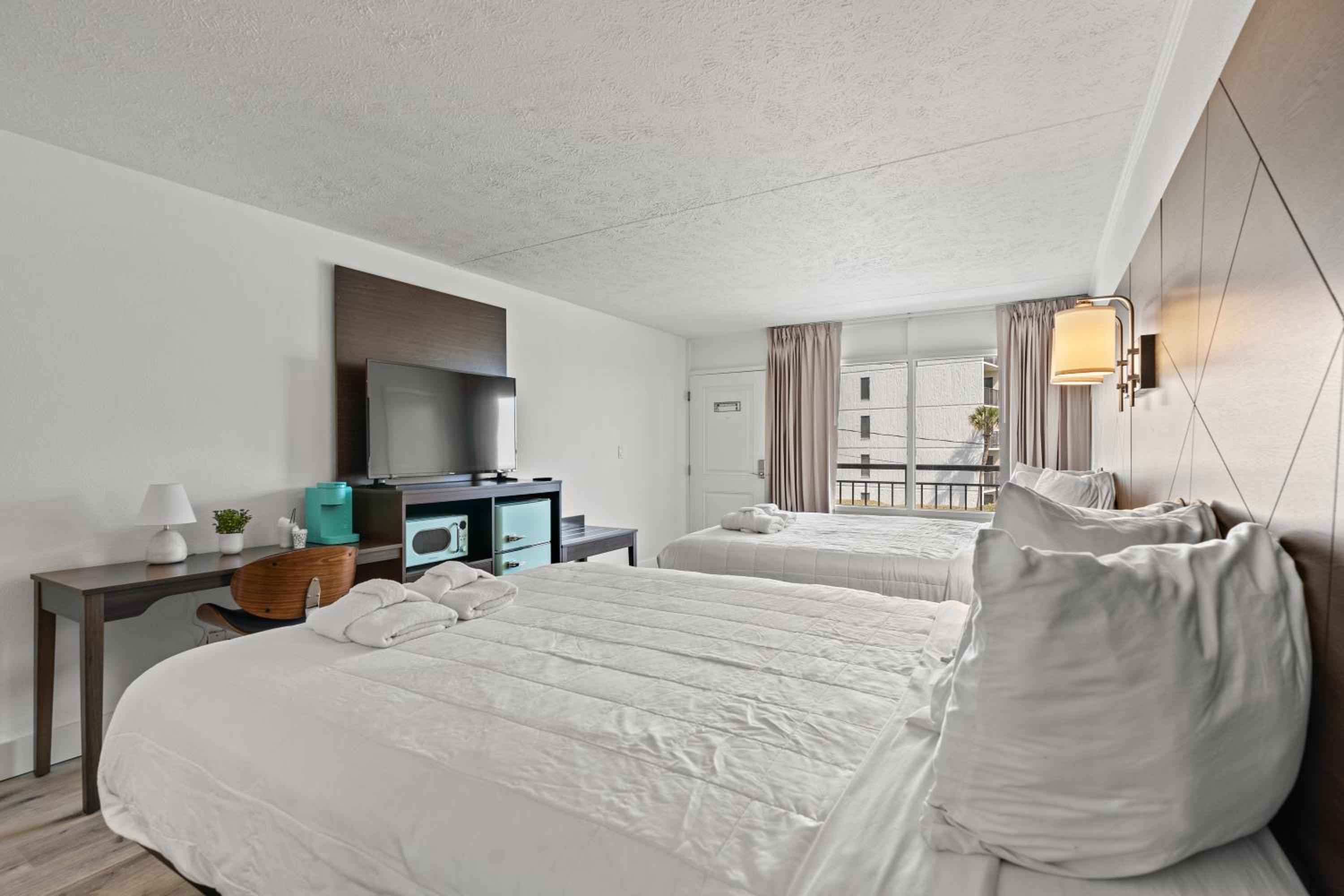 Queen Room with Two Queen Beds 