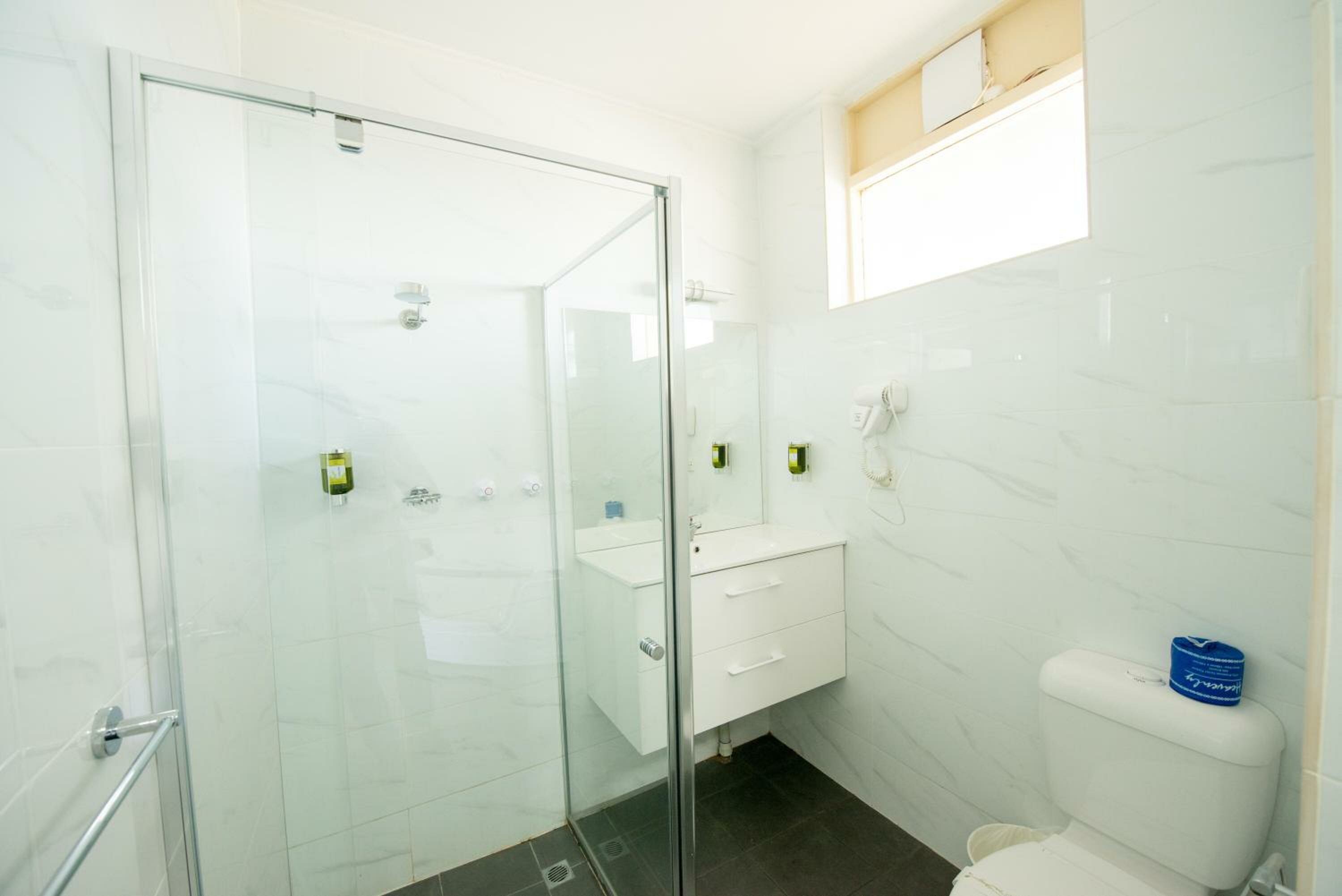 Deluxe Queen Spa Room