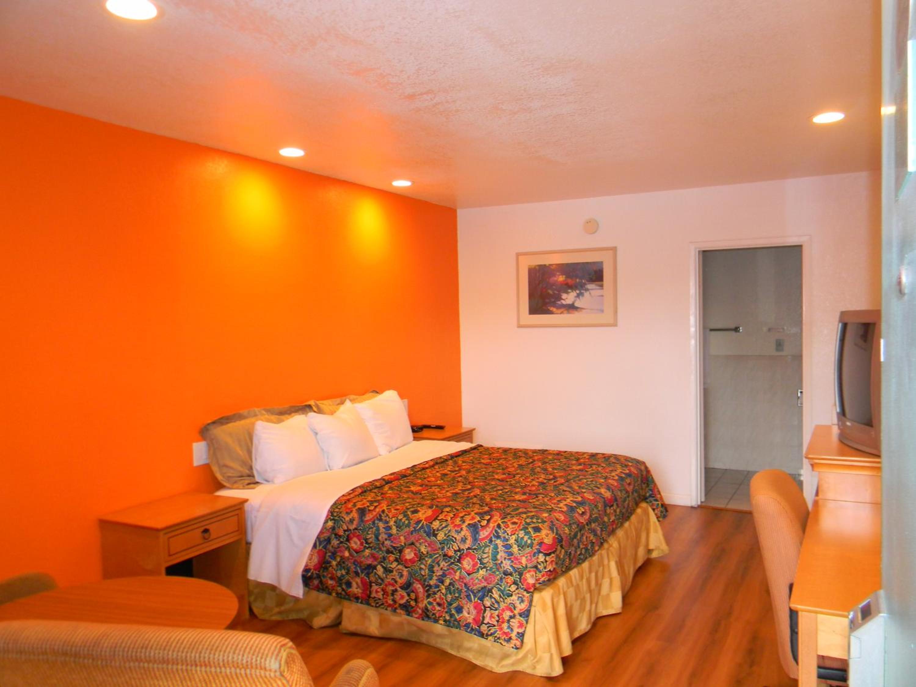 Queen Room - Non-Smoking