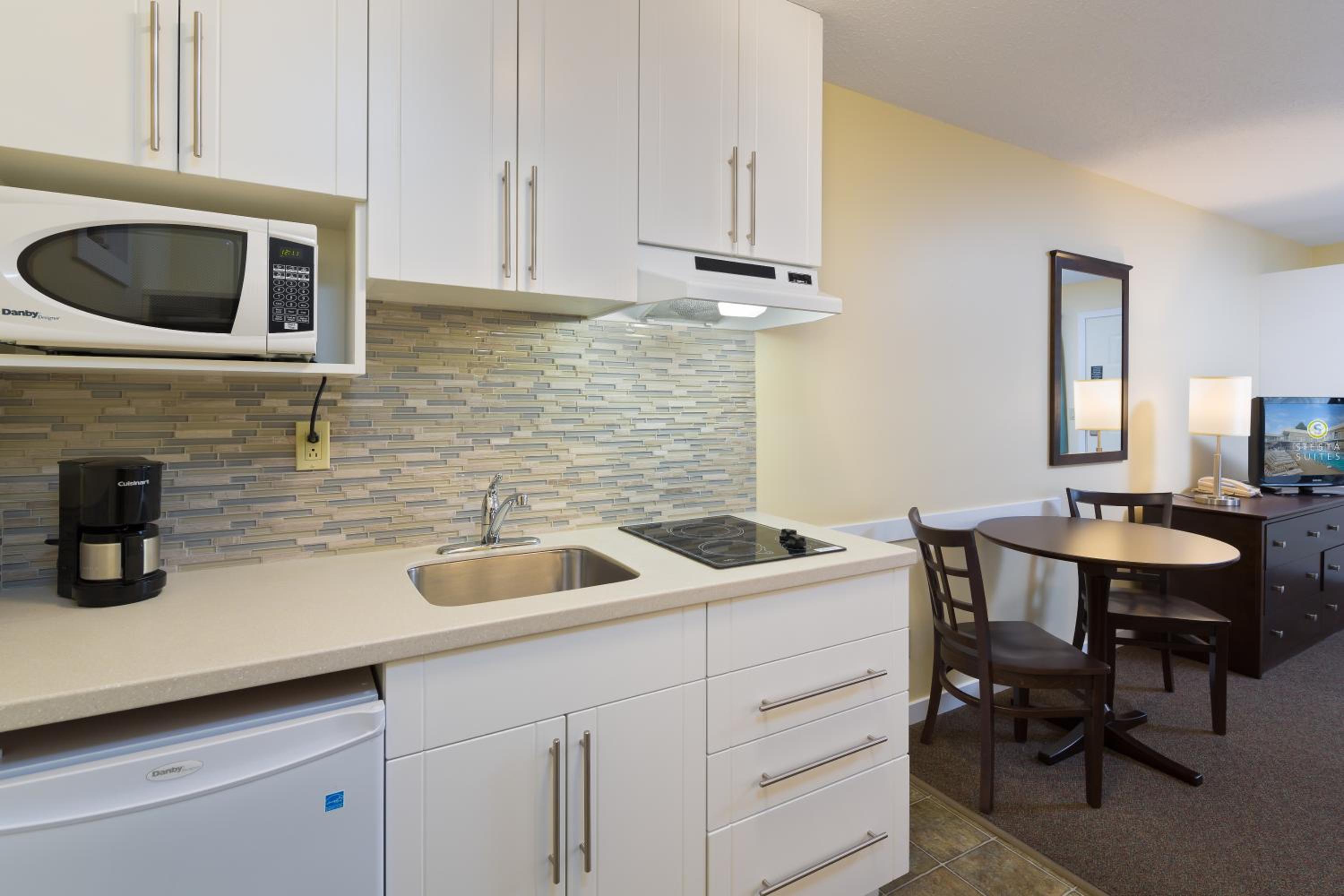 Large Queen Room with Two Queen Beds Kitchenette