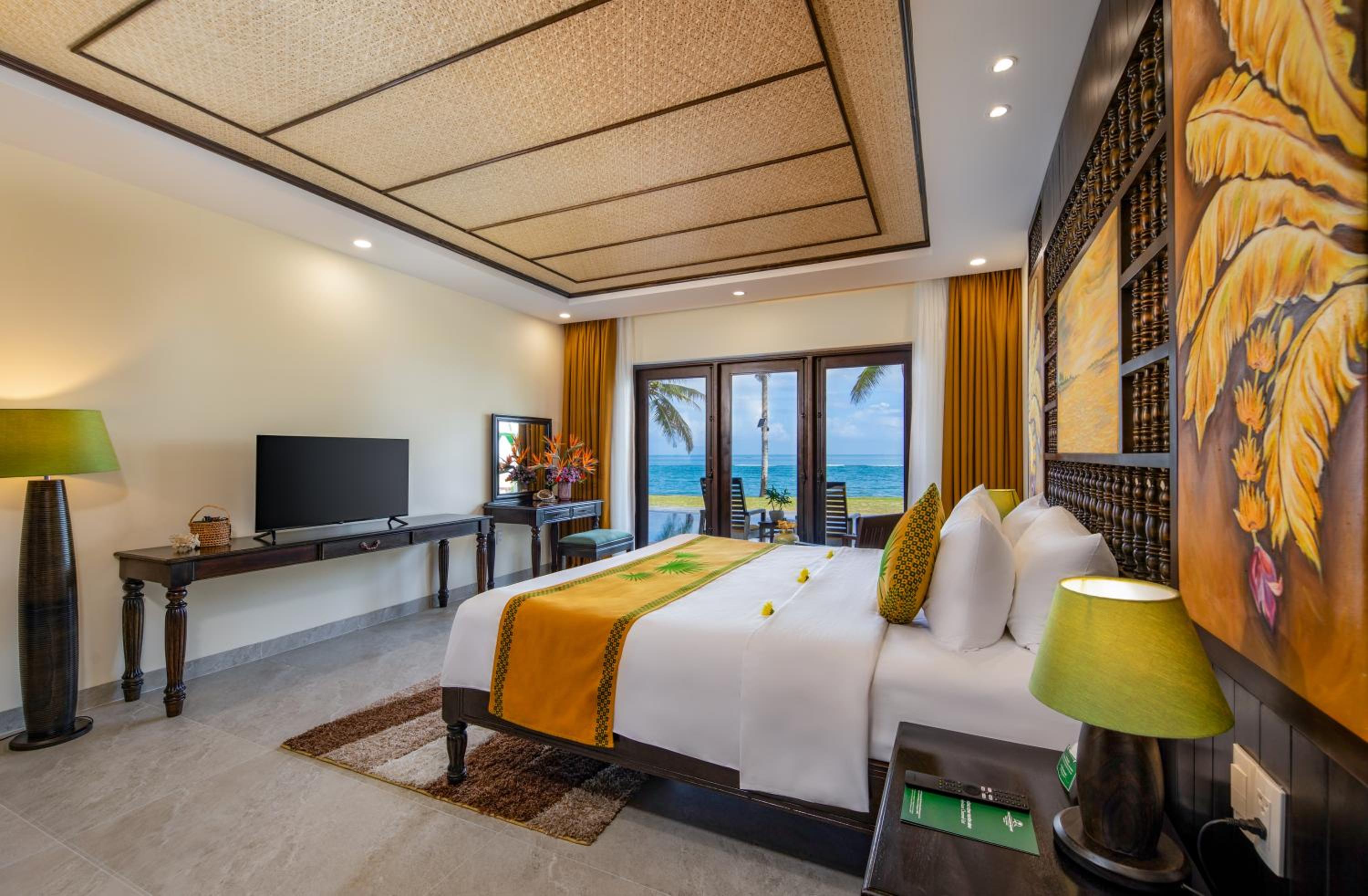 03 BEDROOM OCEAN FRONT VILLA WITH PRIVATE POOL