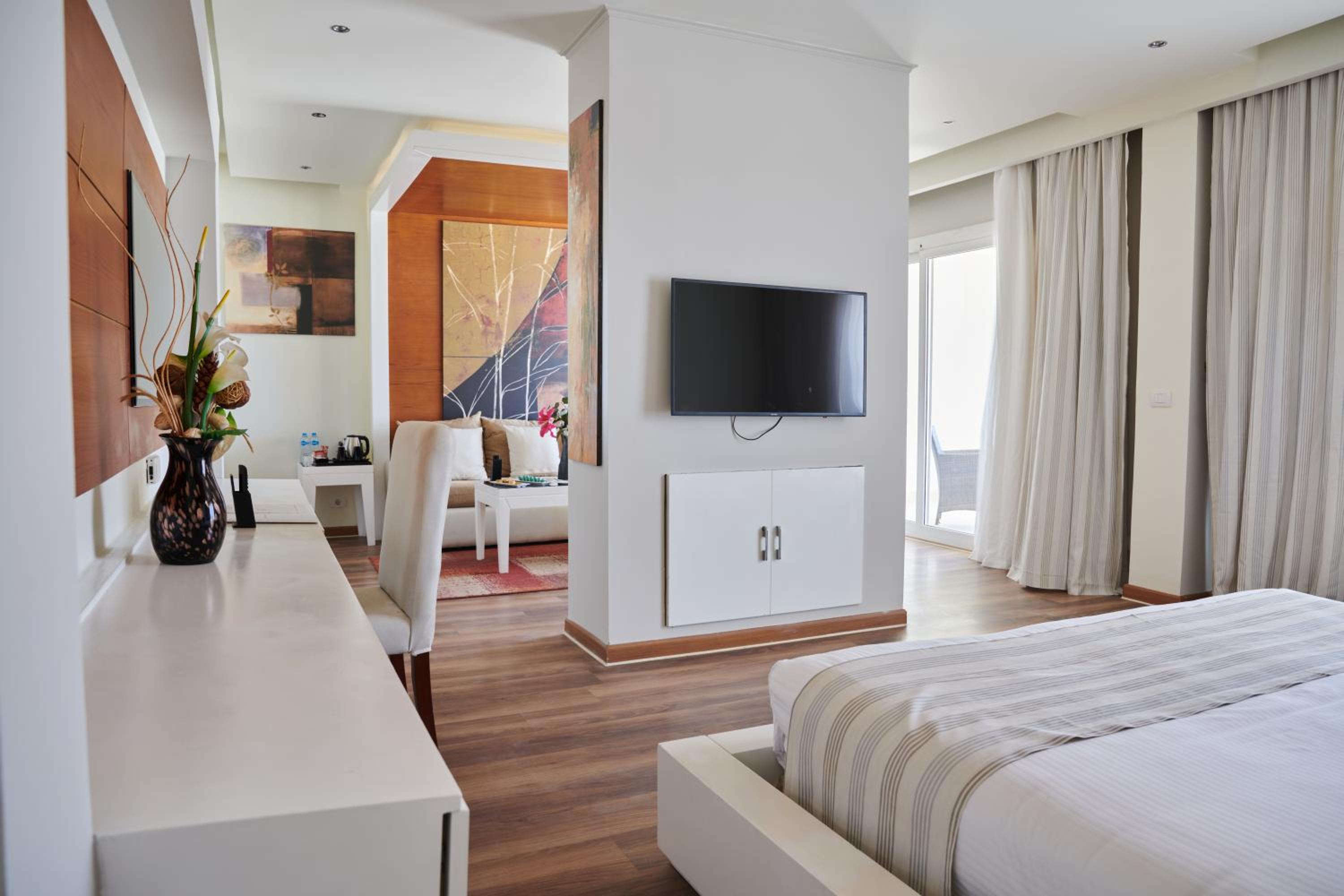 Deluxe Suite- Posh Club