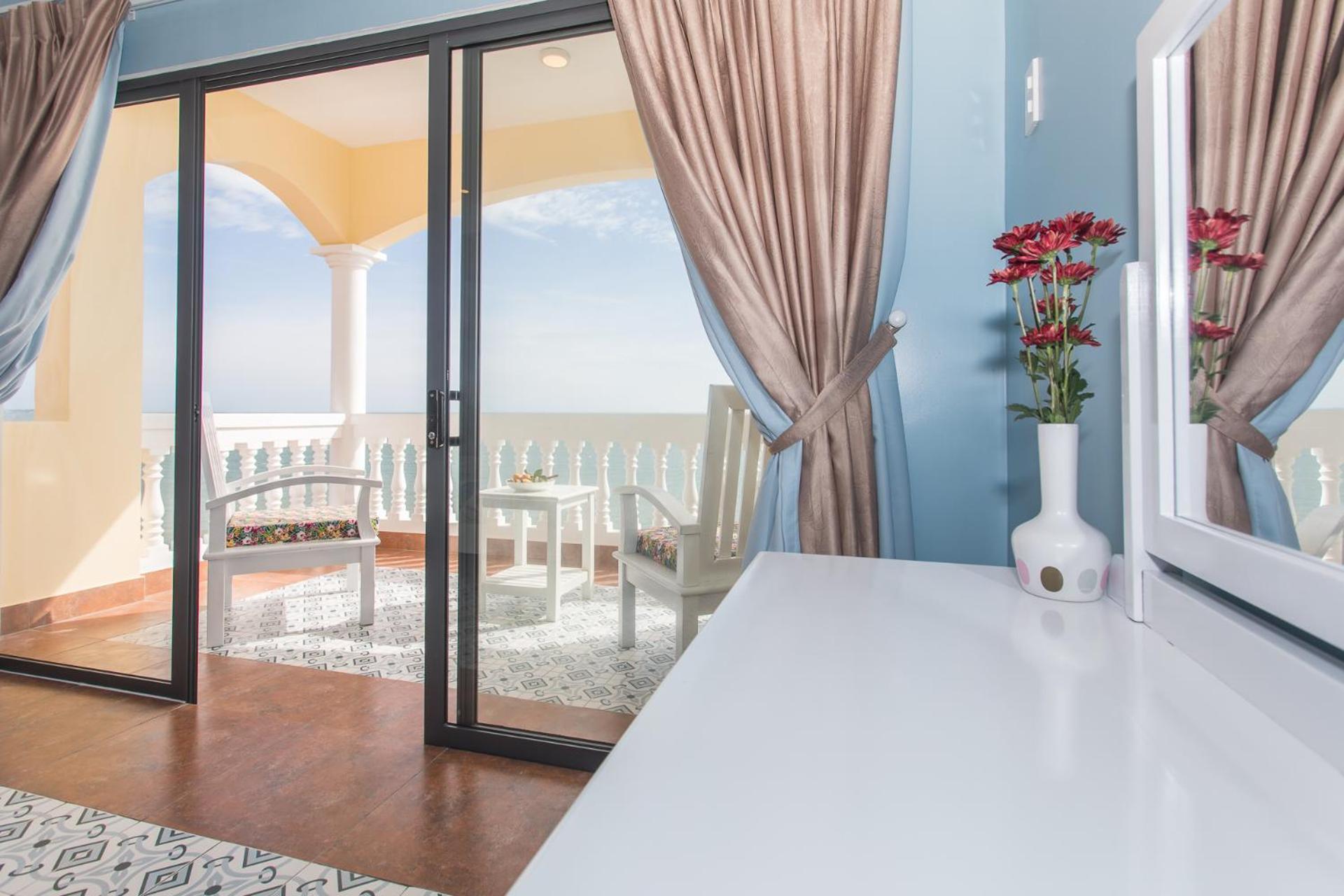 Family Room with Sea View