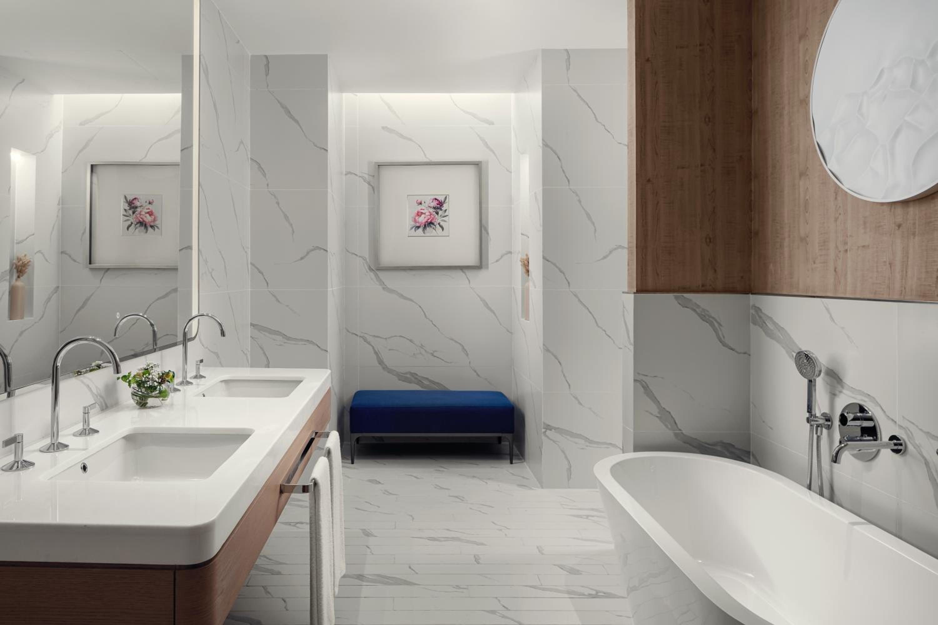 Deluxe King Room with Balcony