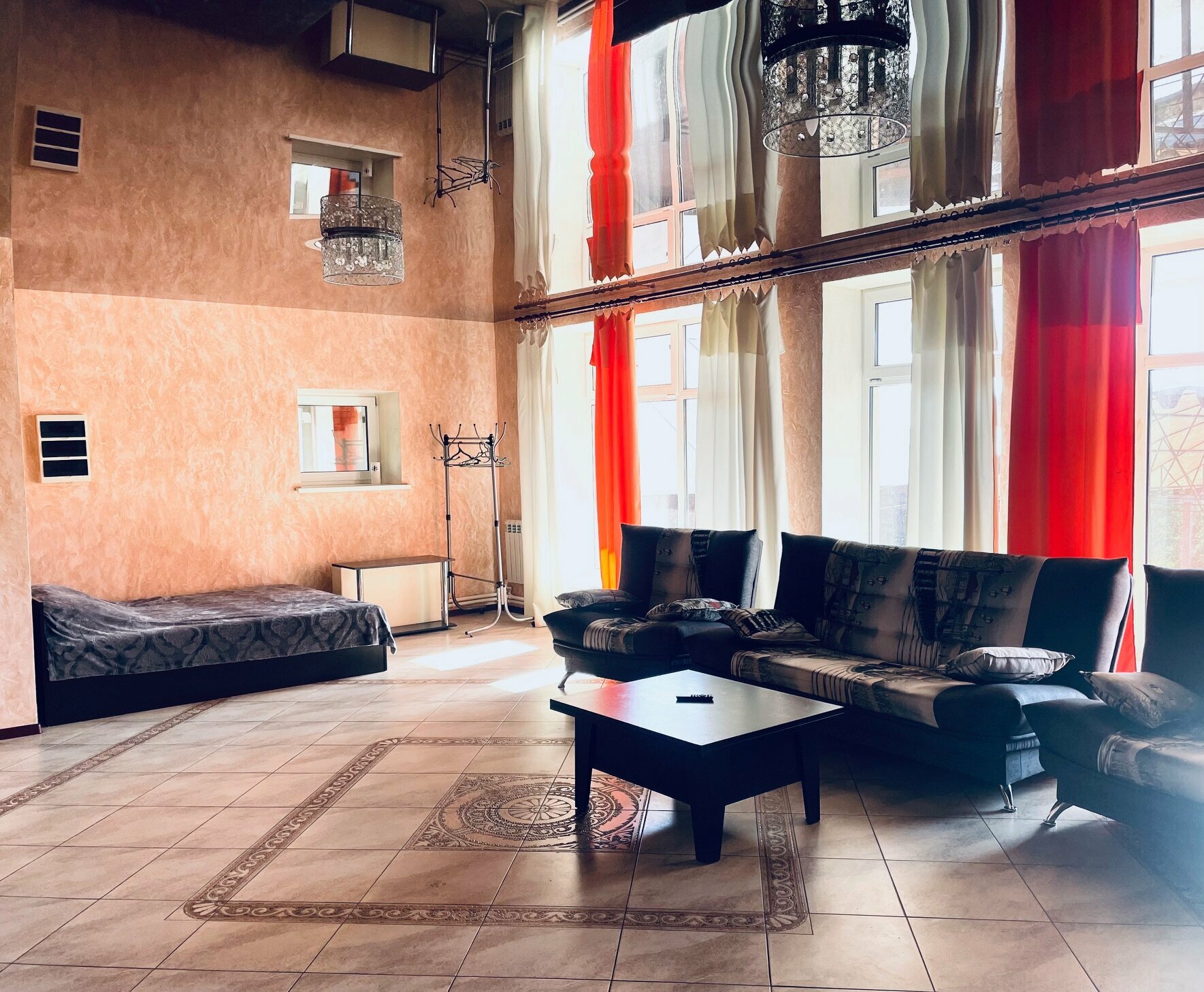 Семейный номер с видом на озеро