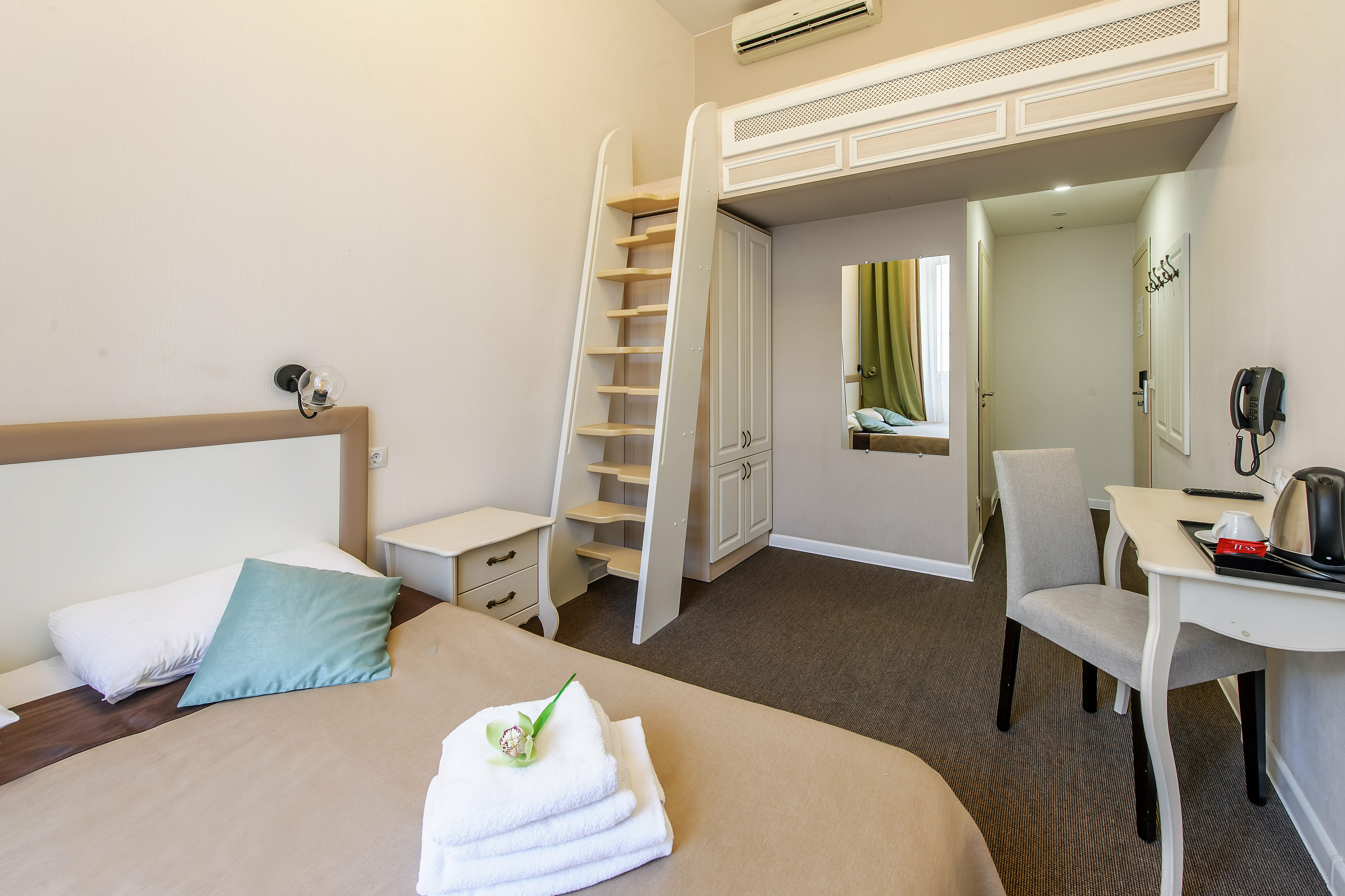 Номер с Балконом и кроватью Лофт