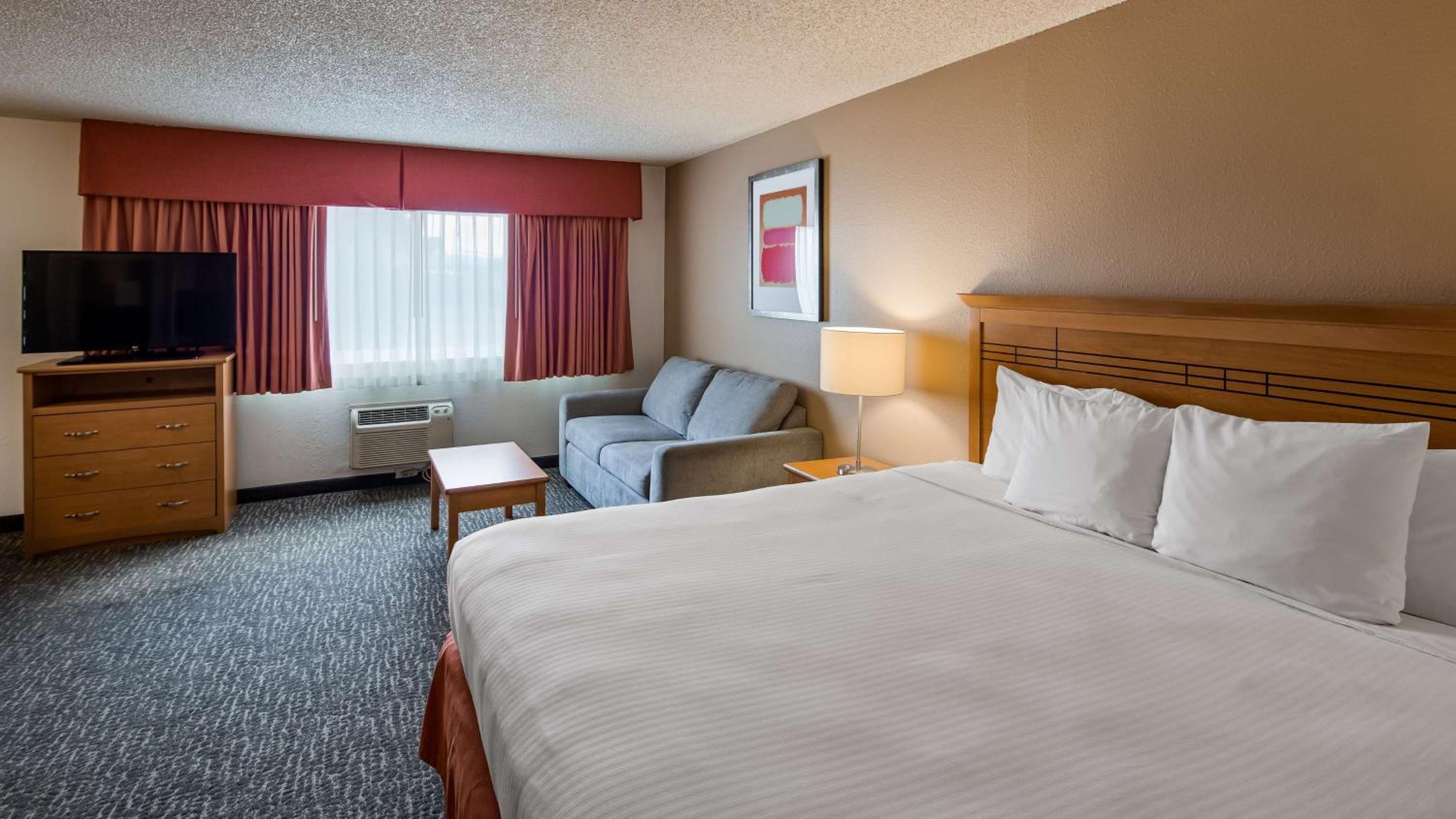 King Suite - Non-Smoking