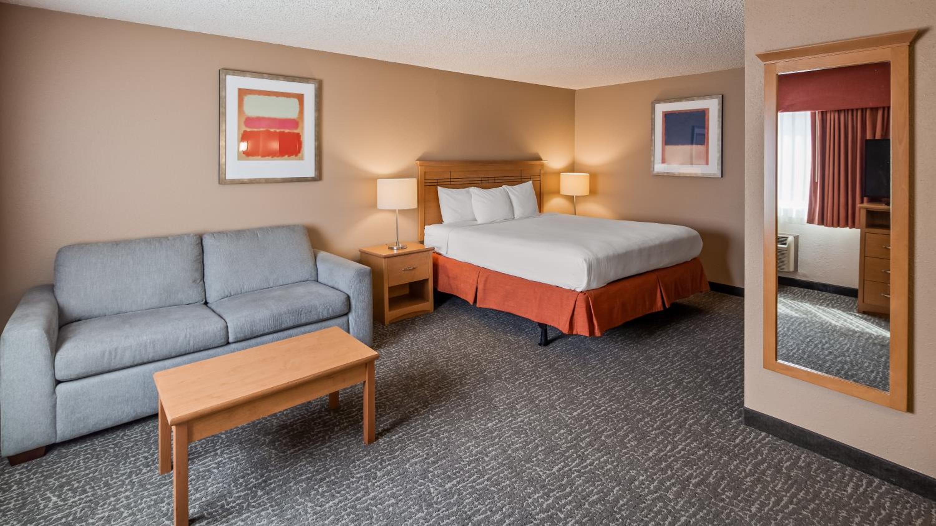 King Suite - Non-Smoking