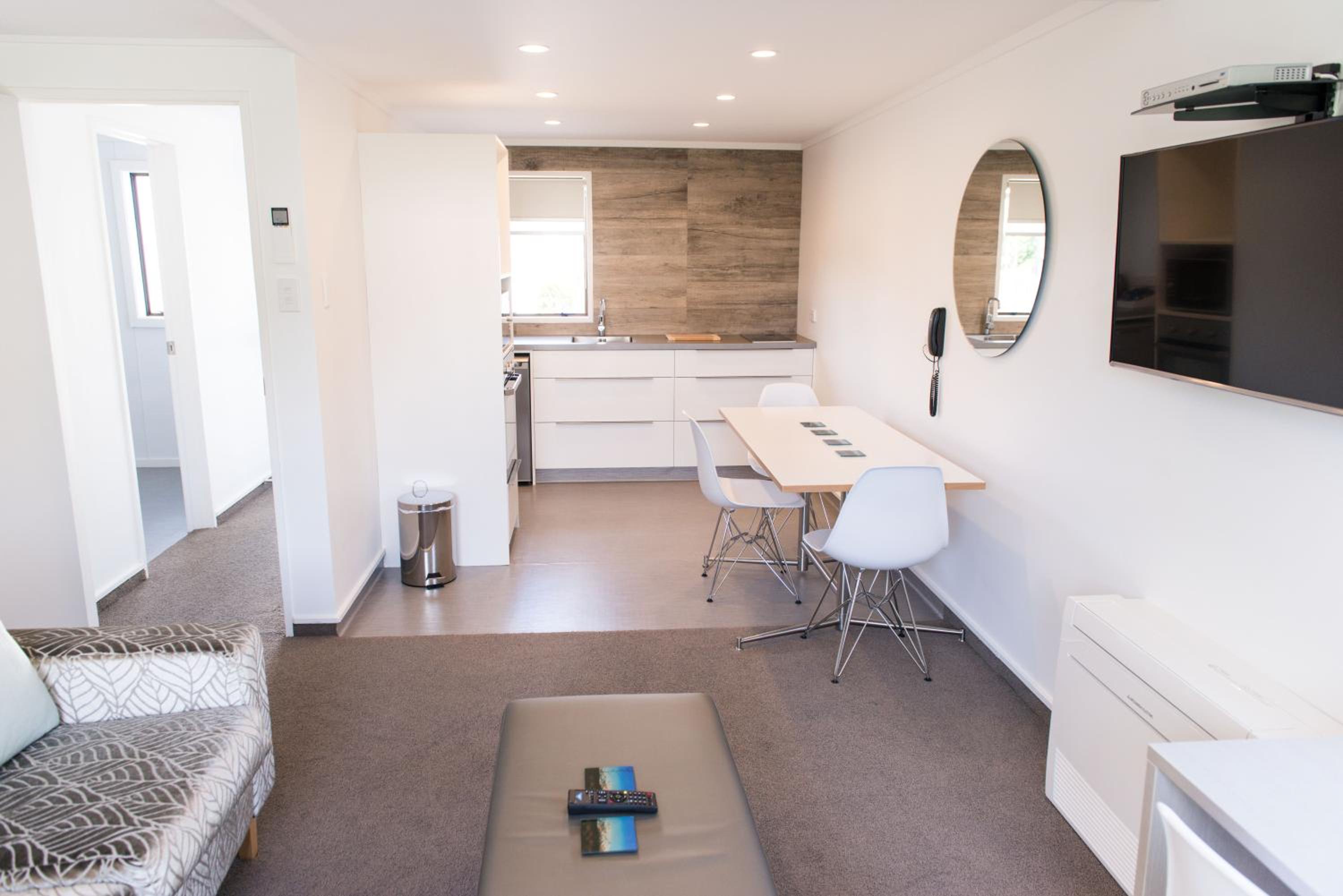 Two-Bedroom Apartment with King Bed and Twin Beds