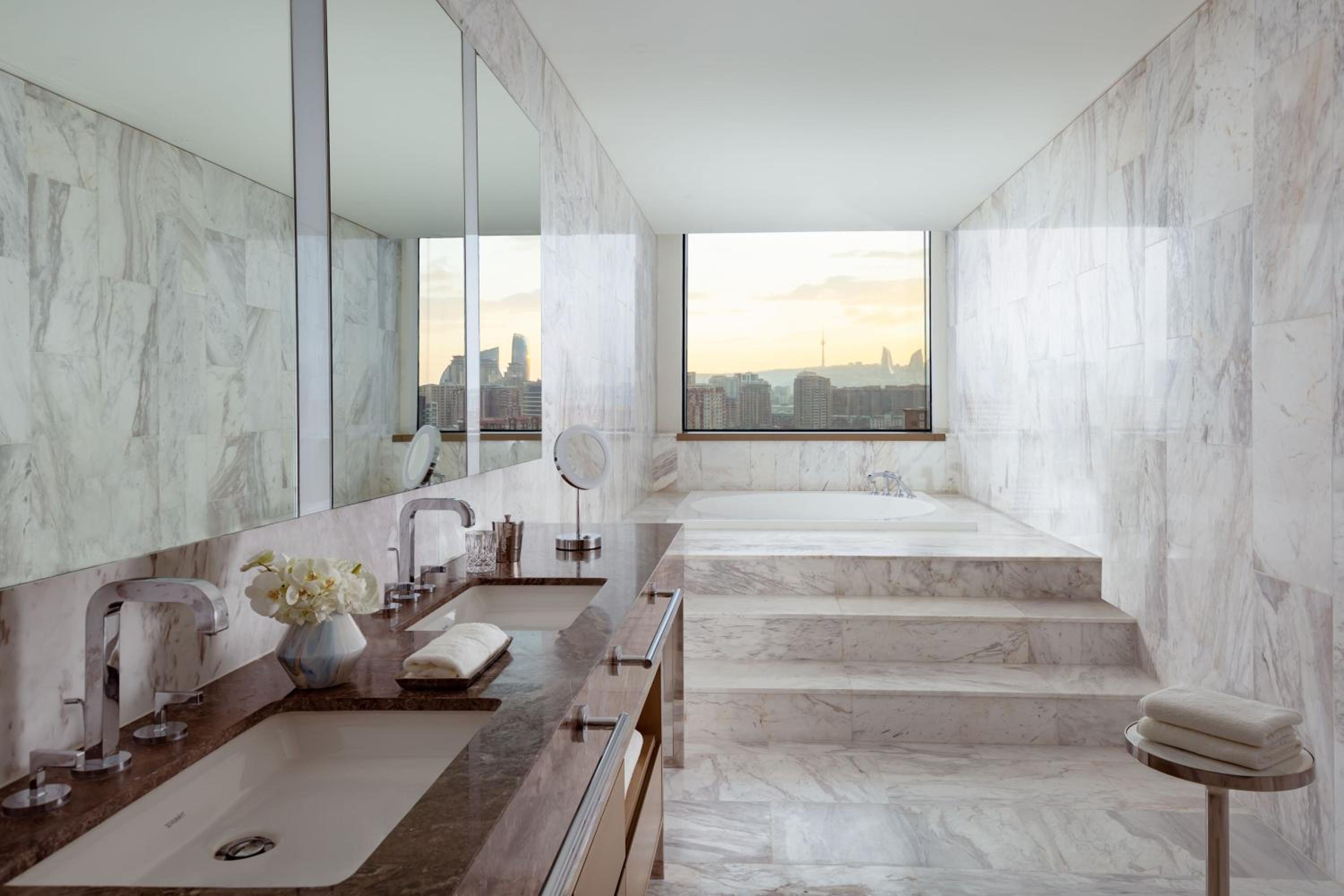 Executive King Suite - Club Lounge Access