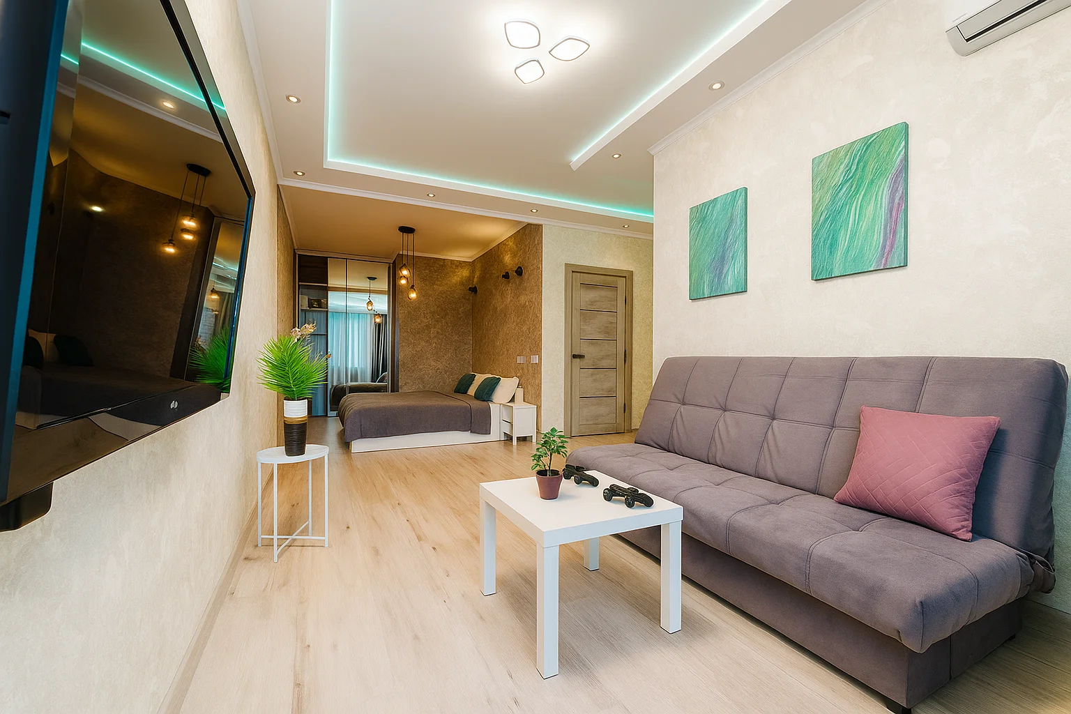 Однокомнатная на 4 человкека у аквапарка, центра и набережной, с приставкой+ смарт-ТВ ГОЛУБАЯ