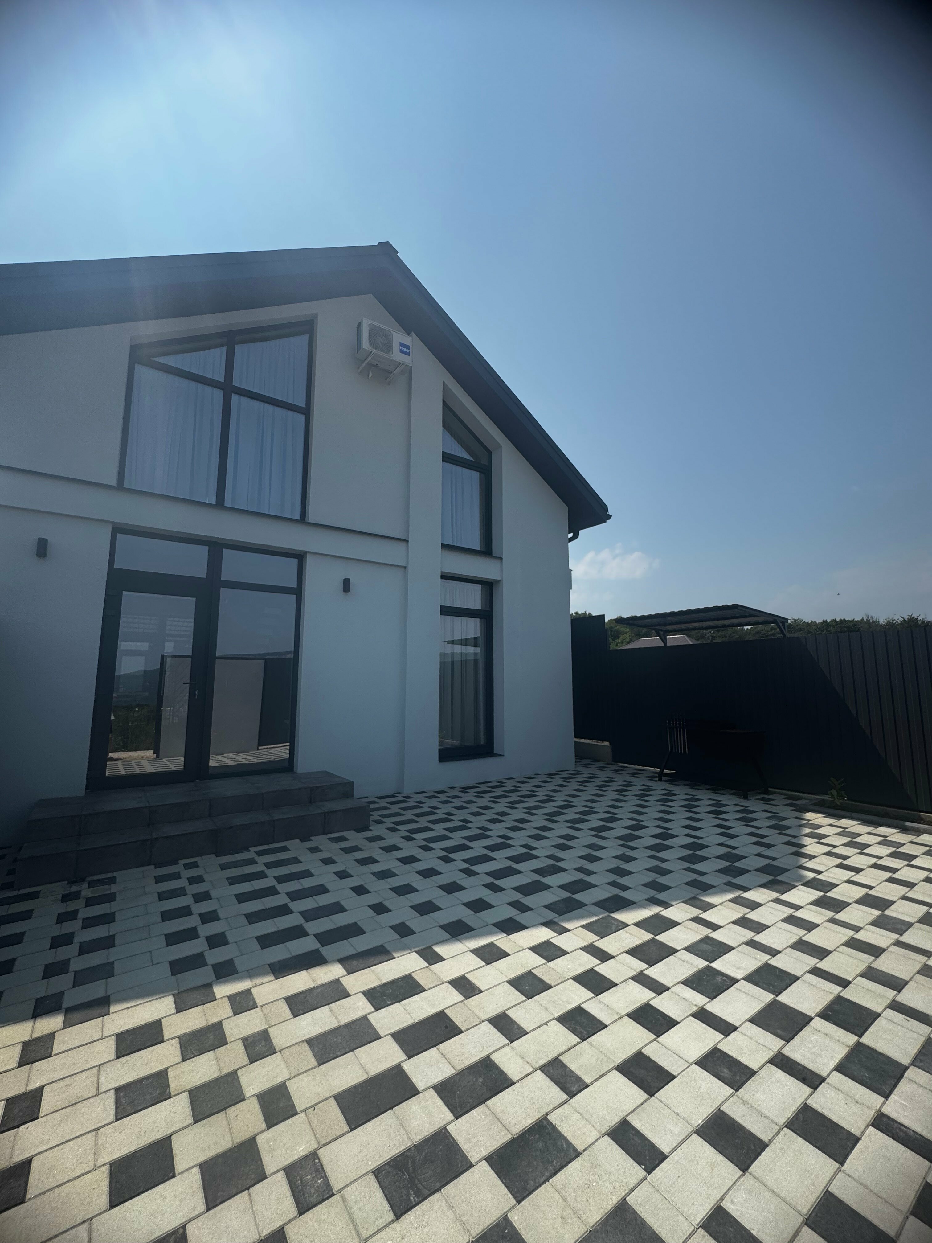 ДОМ С ВИДОМ НА ГОРЫ ГРИН