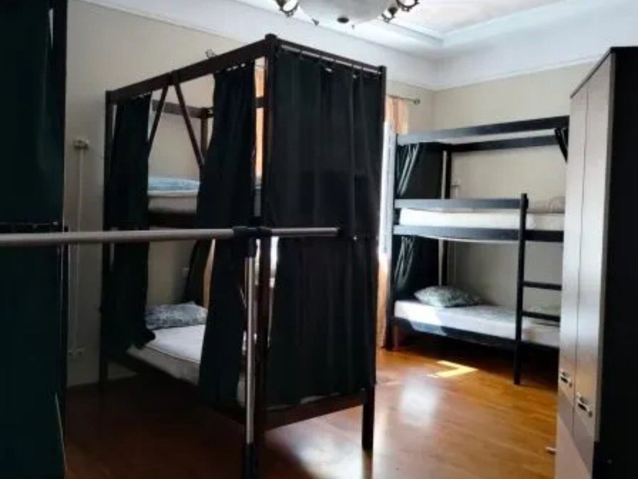 Кровать в общем 8-местном номере