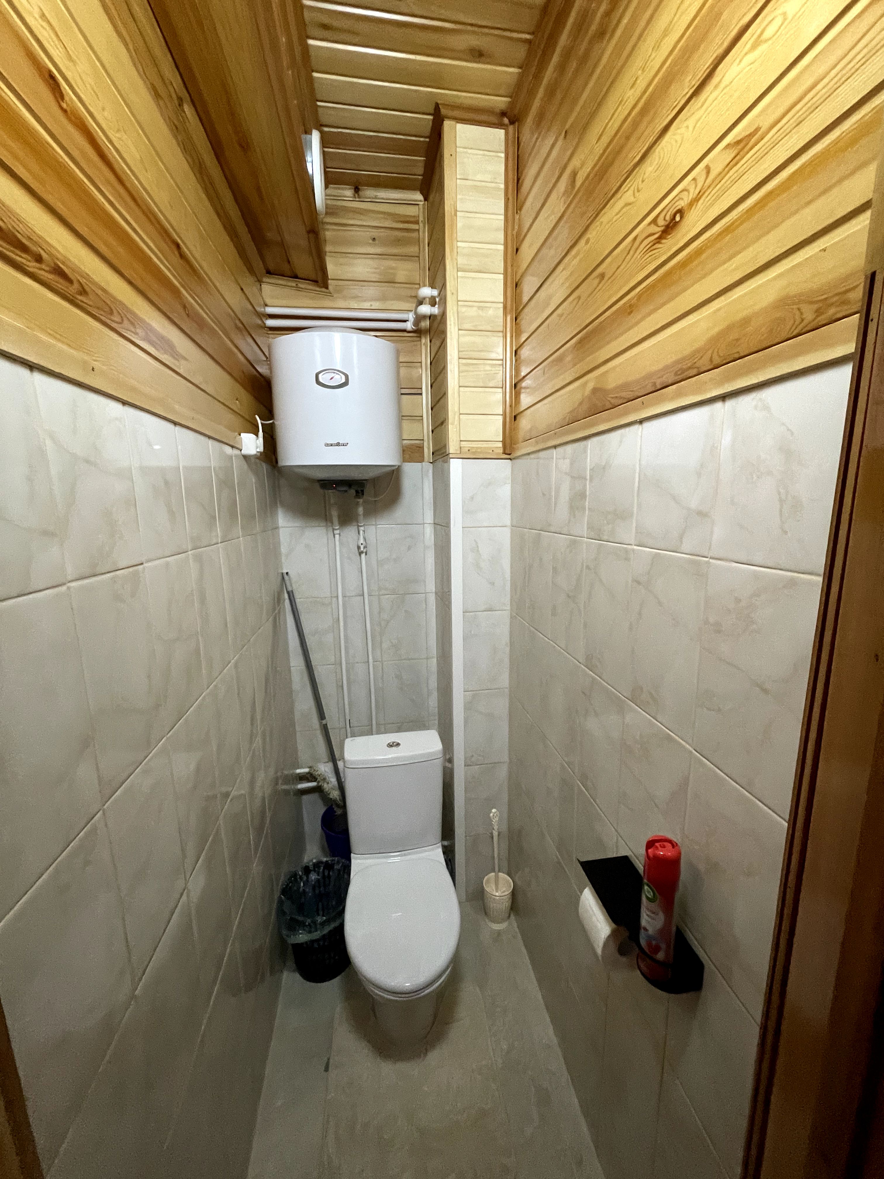 Двухкомнатная студия 40 м2 с отдельной кухней, в коттедже №9