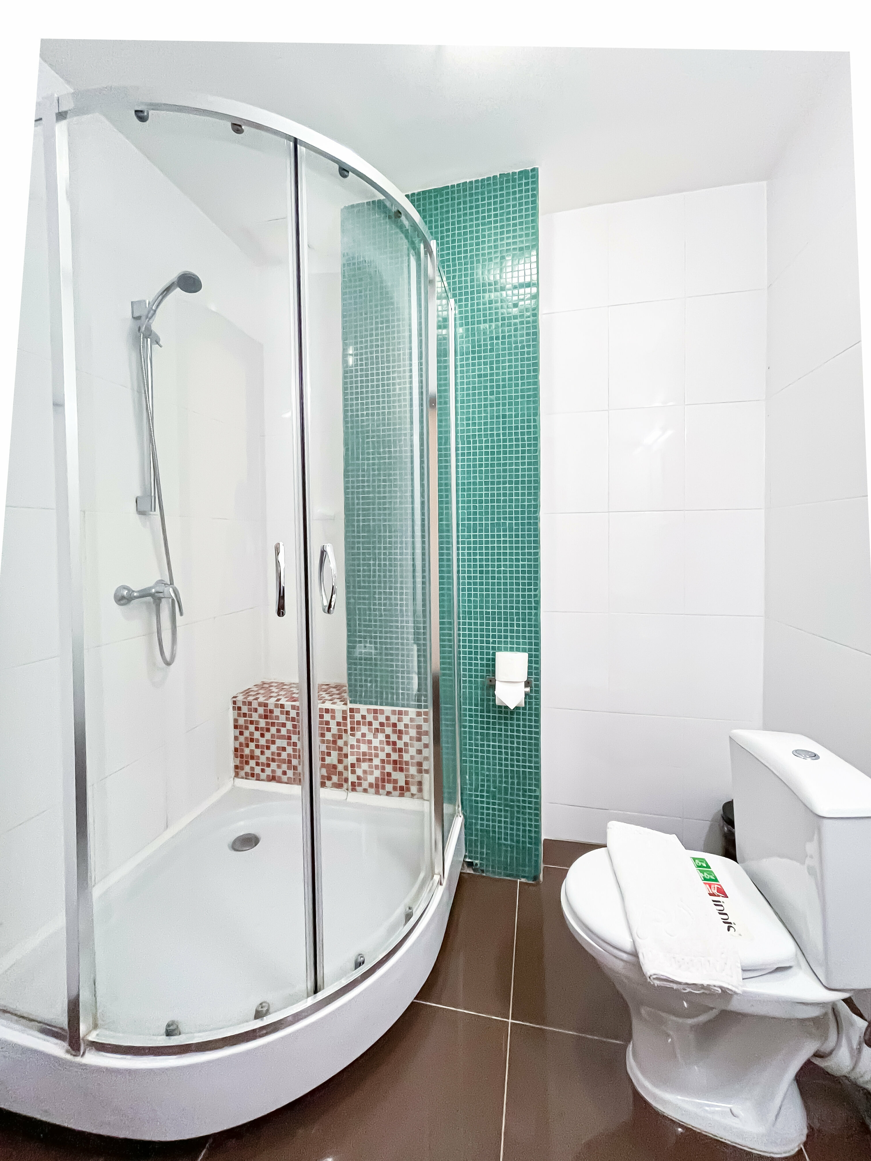 Делюкс с балконом и двуспальной кроватью