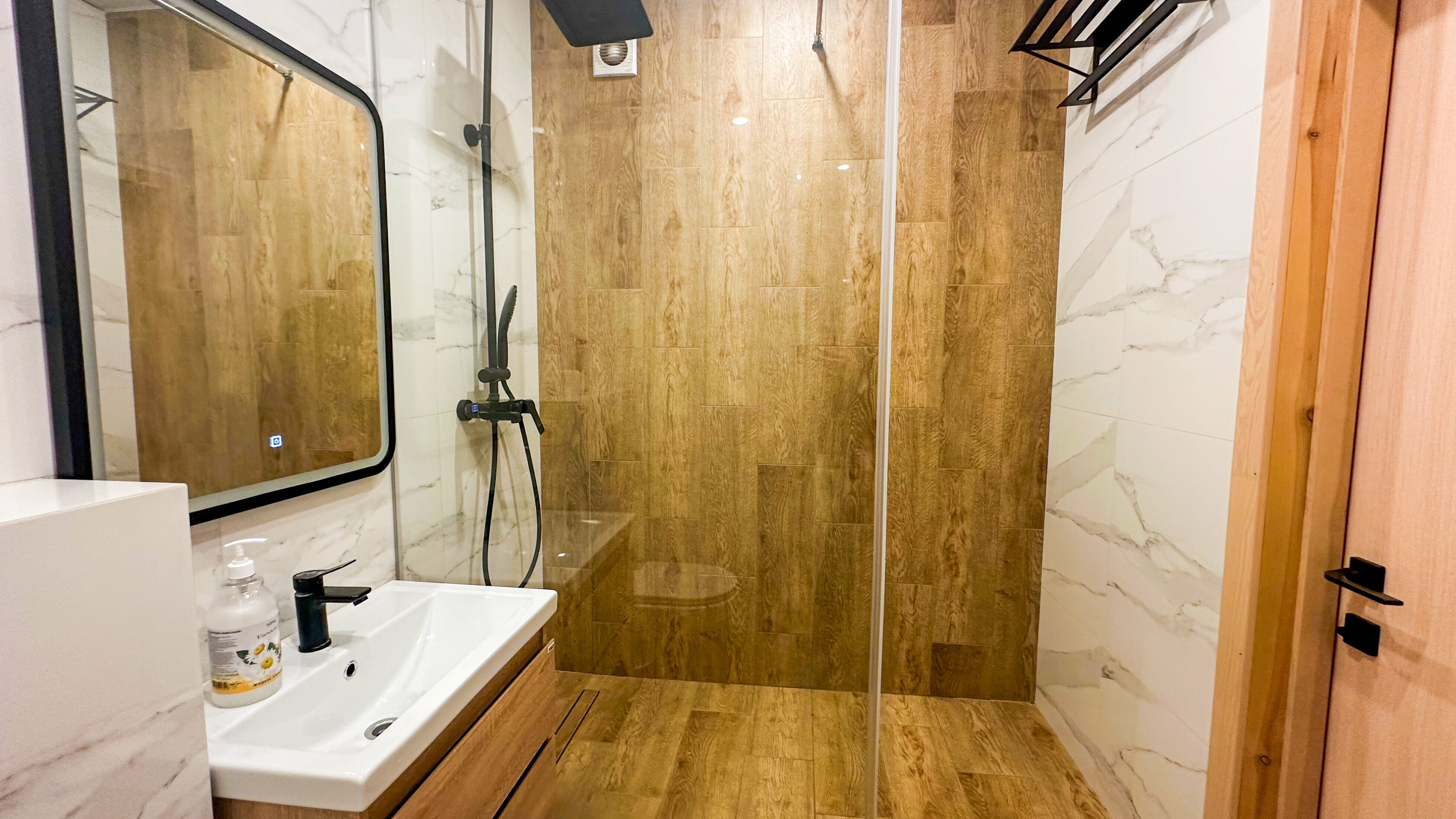 Cемейный номер с собственной ванной комнатой