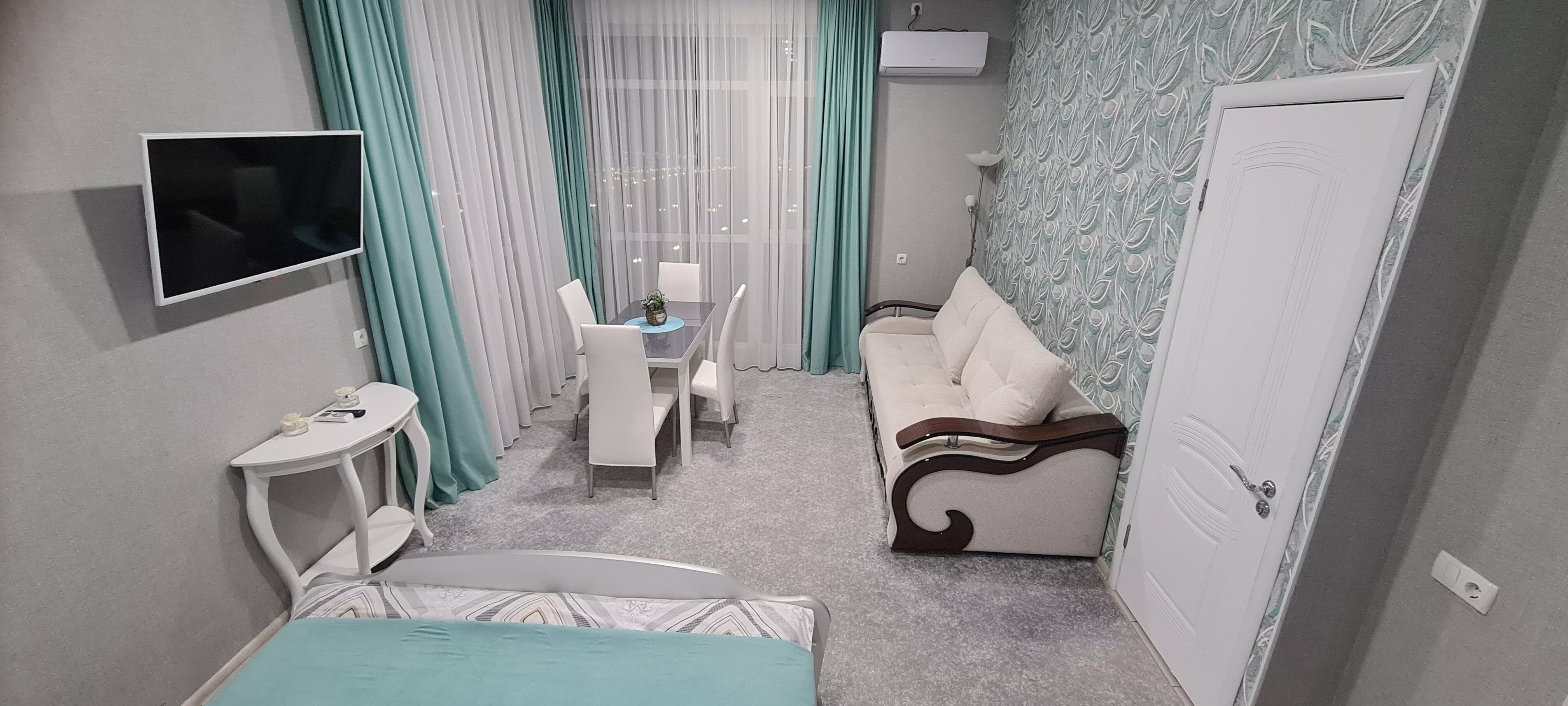 "Бирюзовые лилии " с видом на море, на парк, на  фонтан и на город