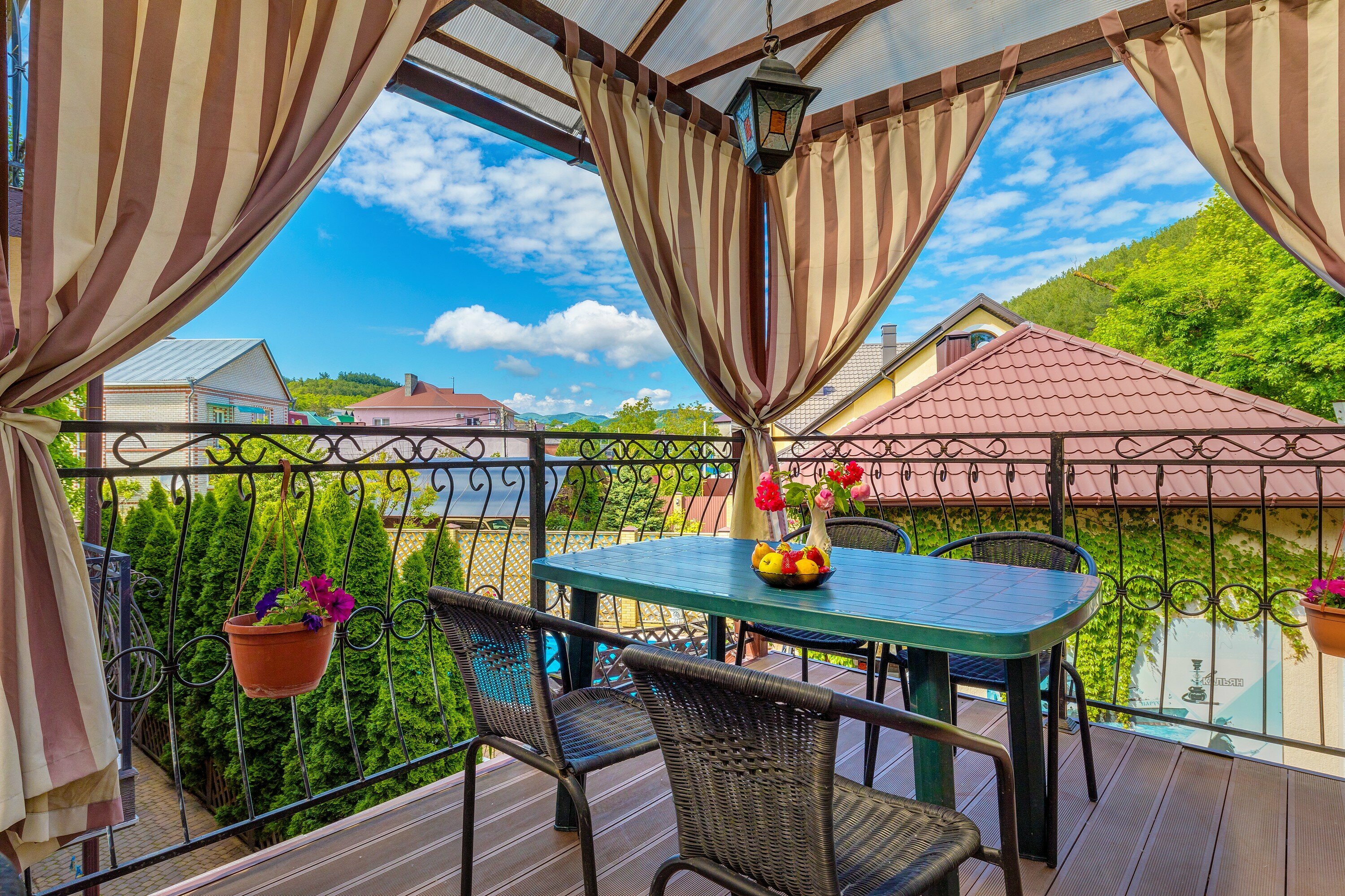 Номер-студия с видом на сад