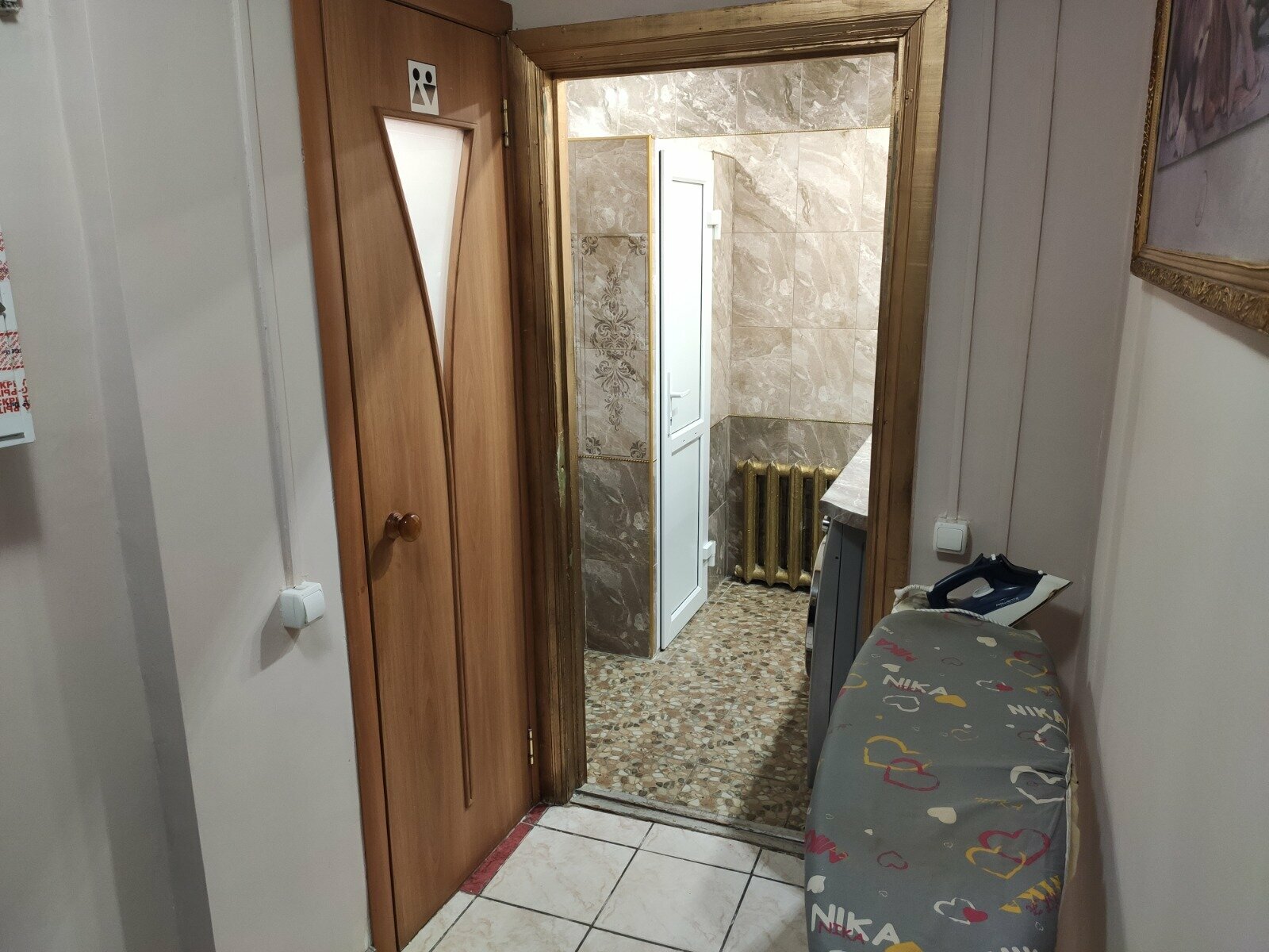 Спальное место на двухъярусной кровати в общем номере для женщин