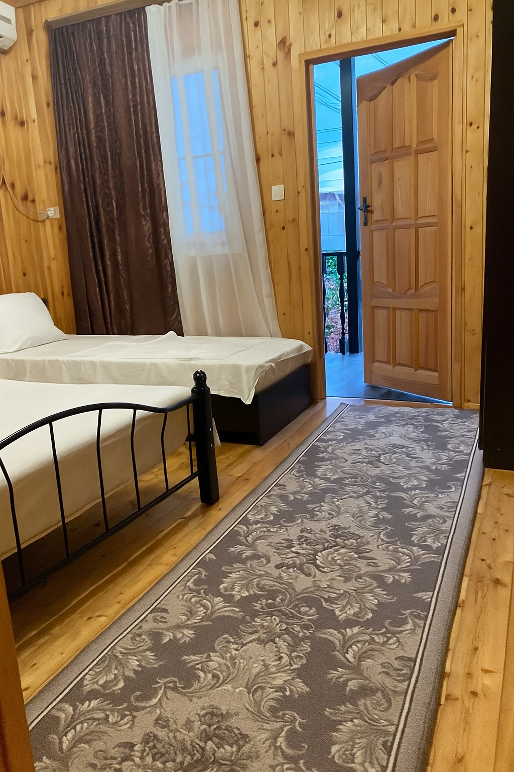 Коттедж с балконом