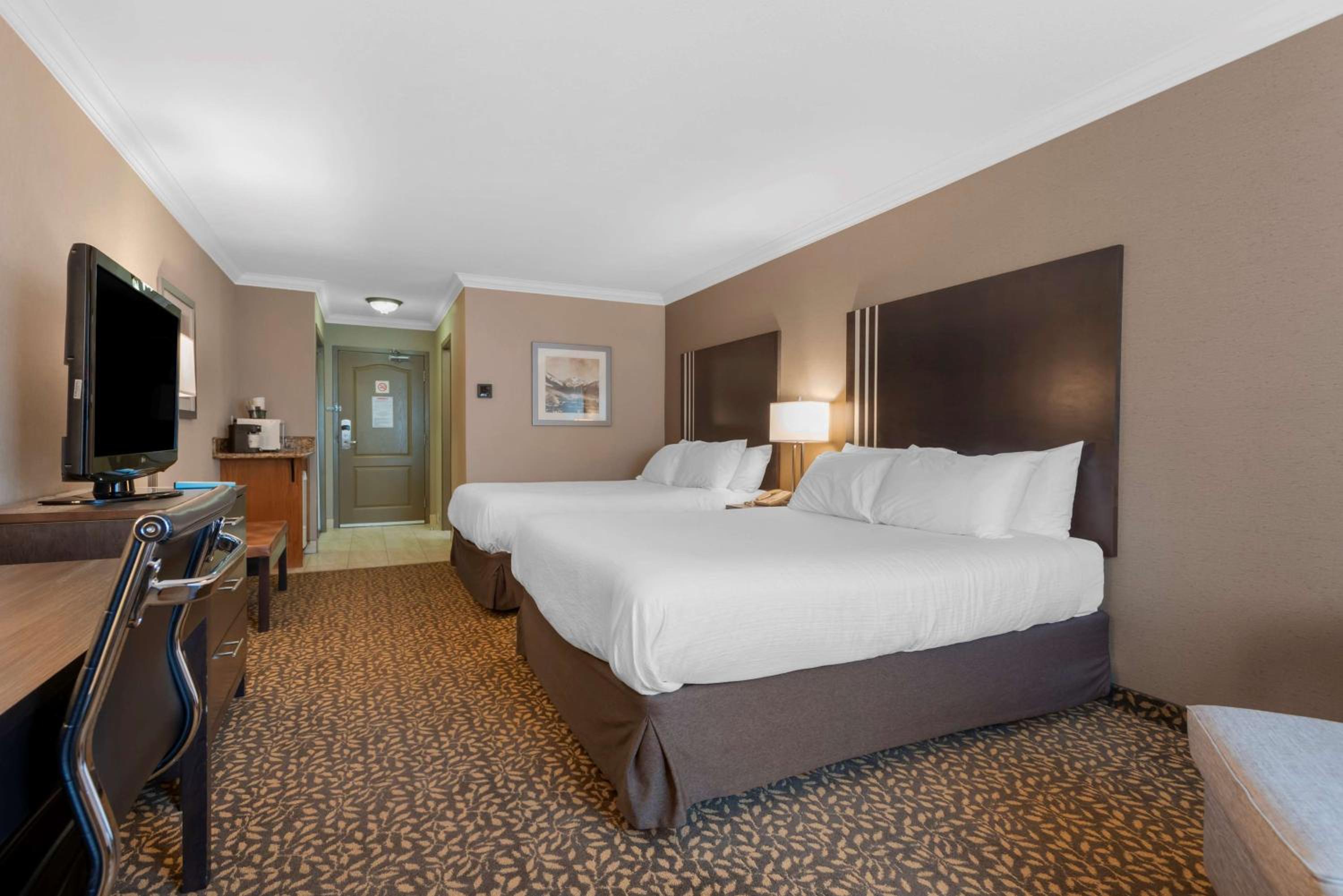 Queen Room with Two Queen Beds with Balcony