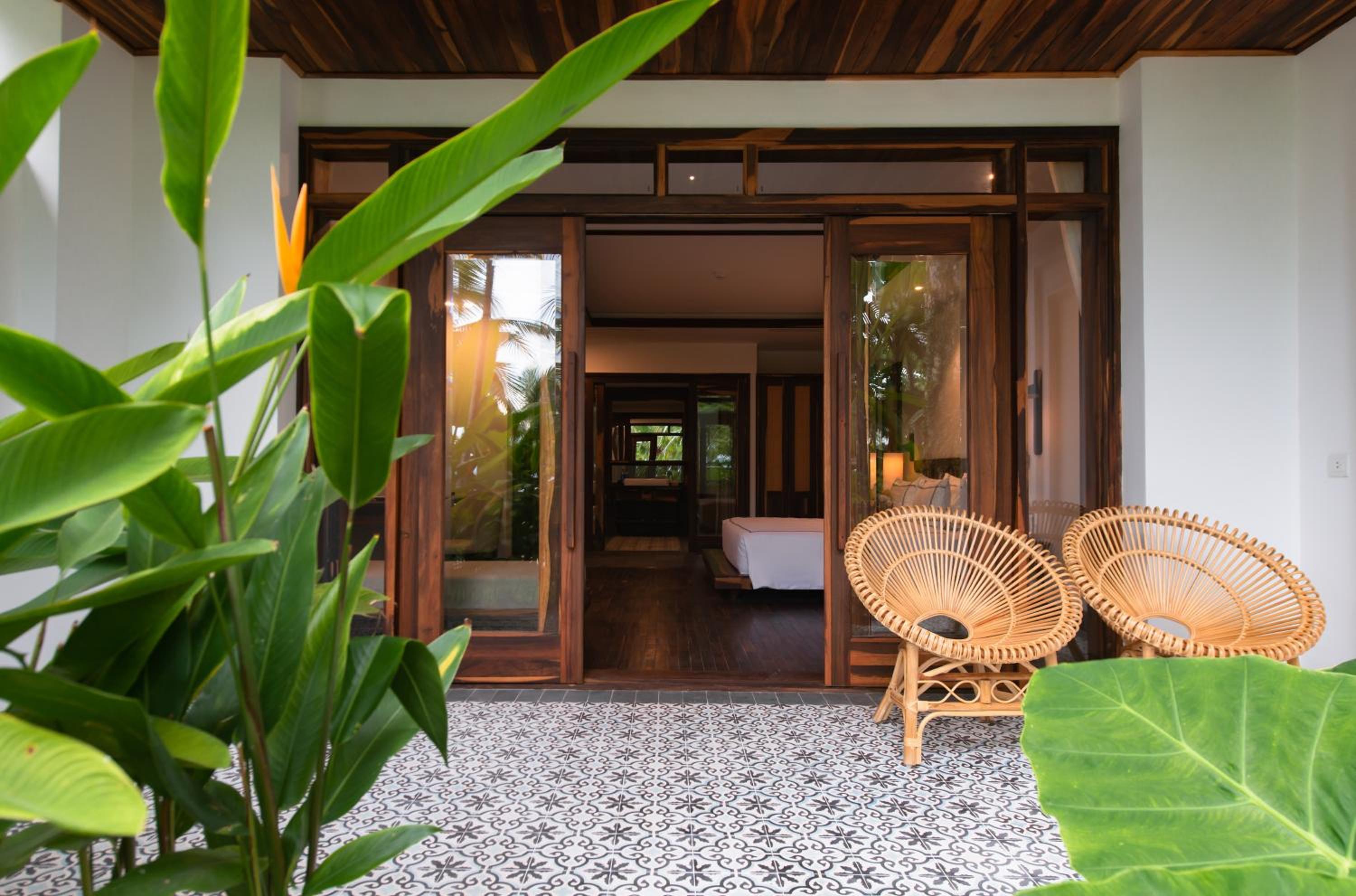 Semi Ocean View Premium King