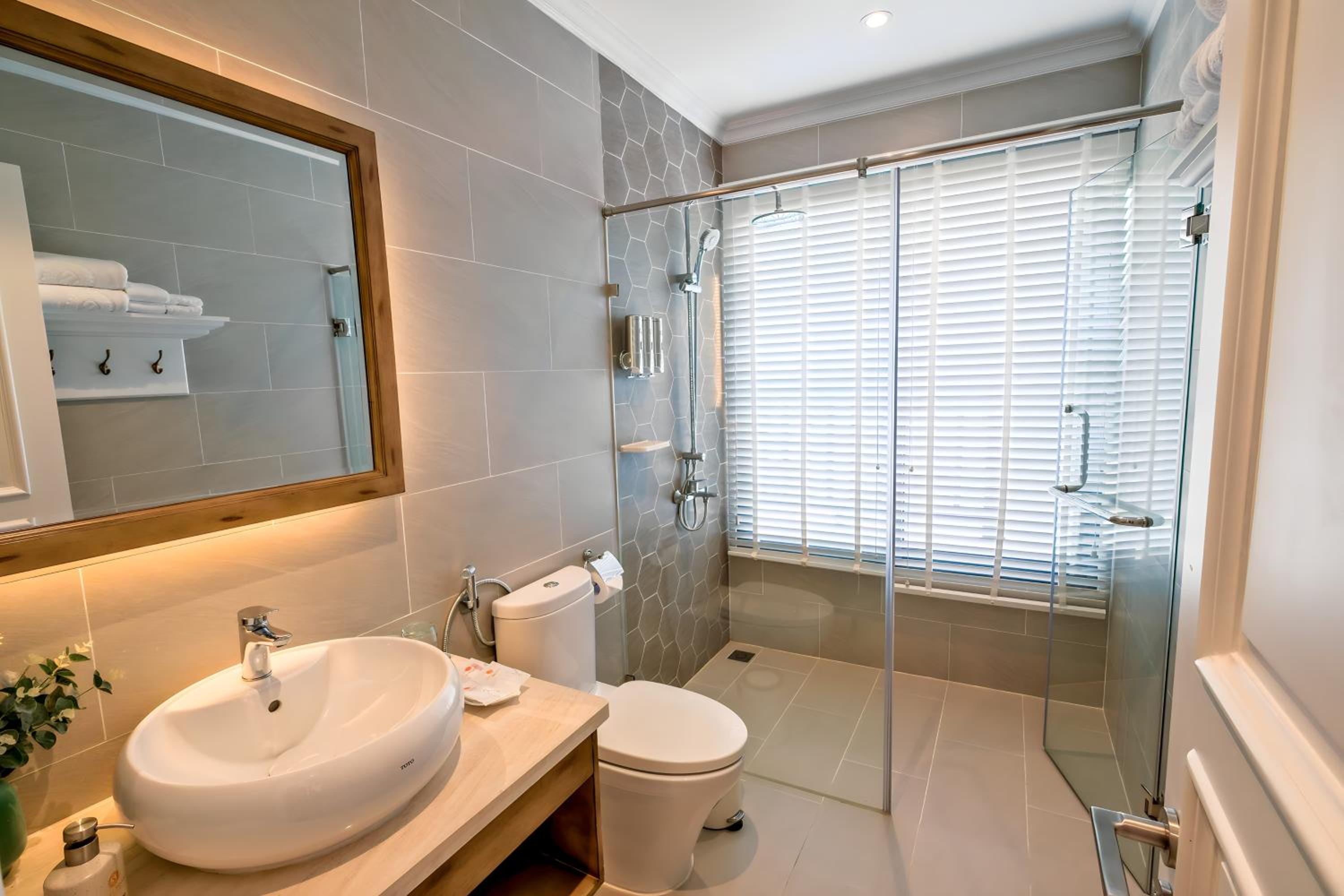  Three-Bedroom Villa with Garden View