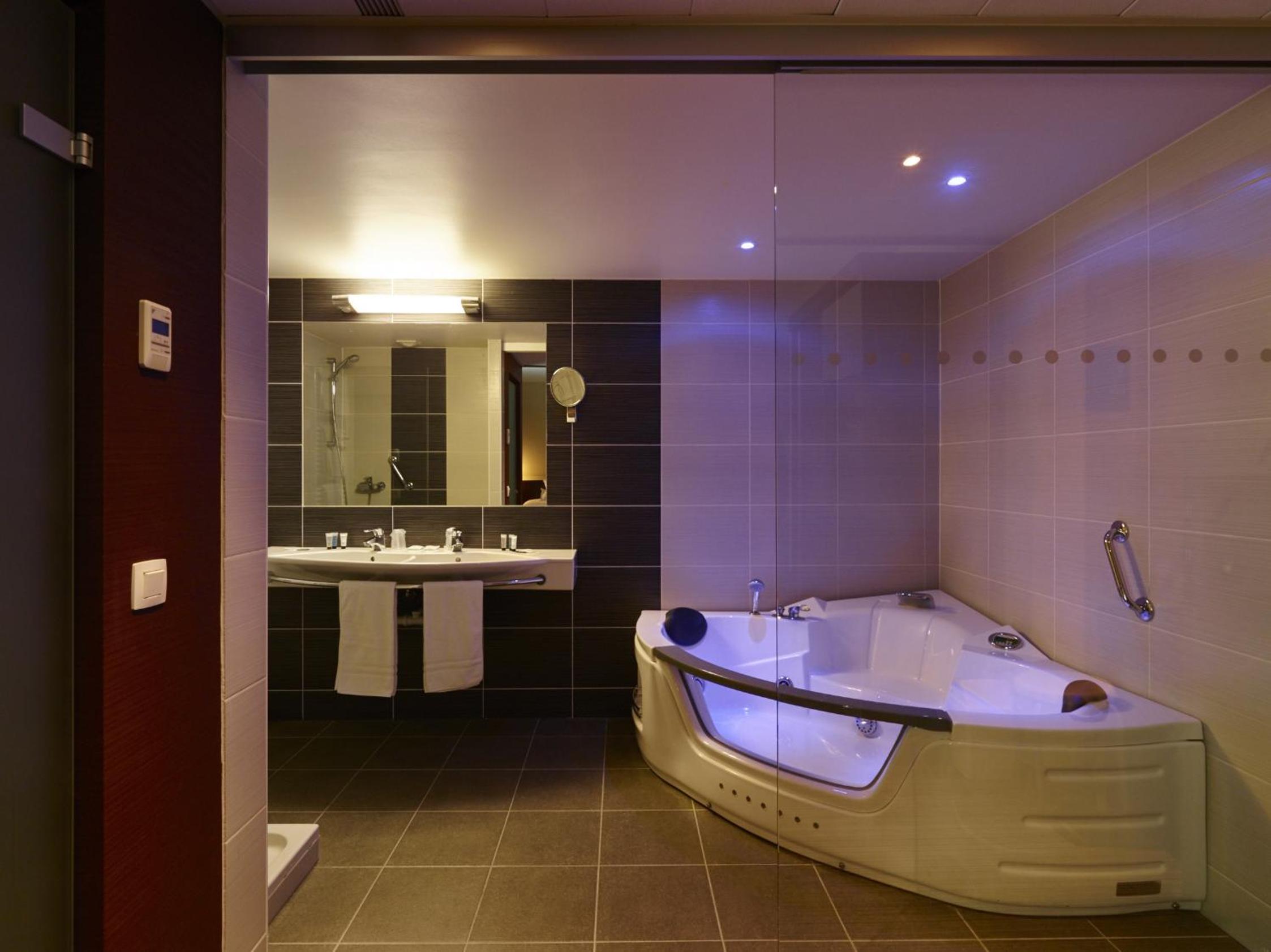Junior Suite with Spa Bath