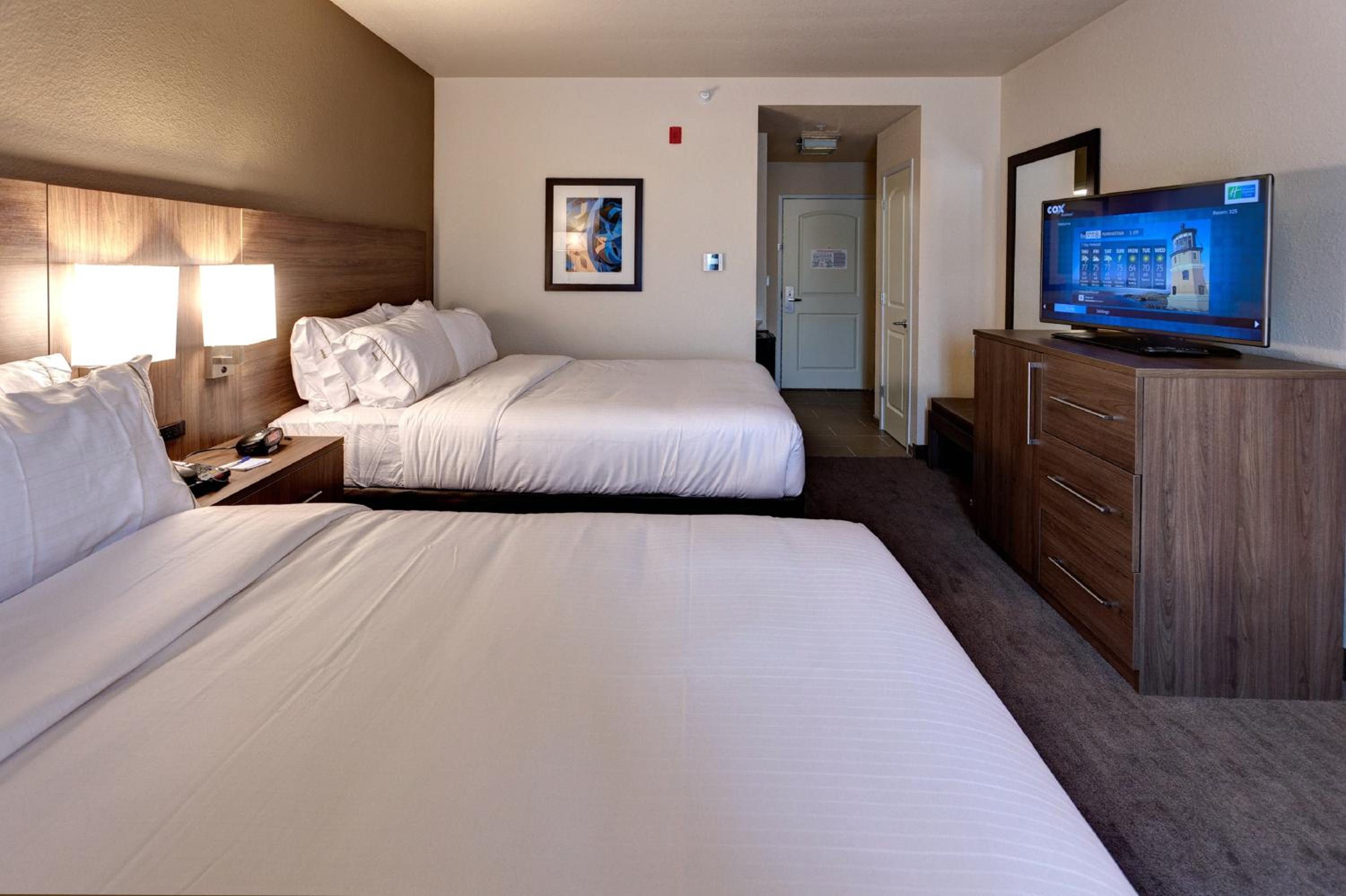 Queen Room with Two Queen Beds - Hearing Accessible/Non-Smoking