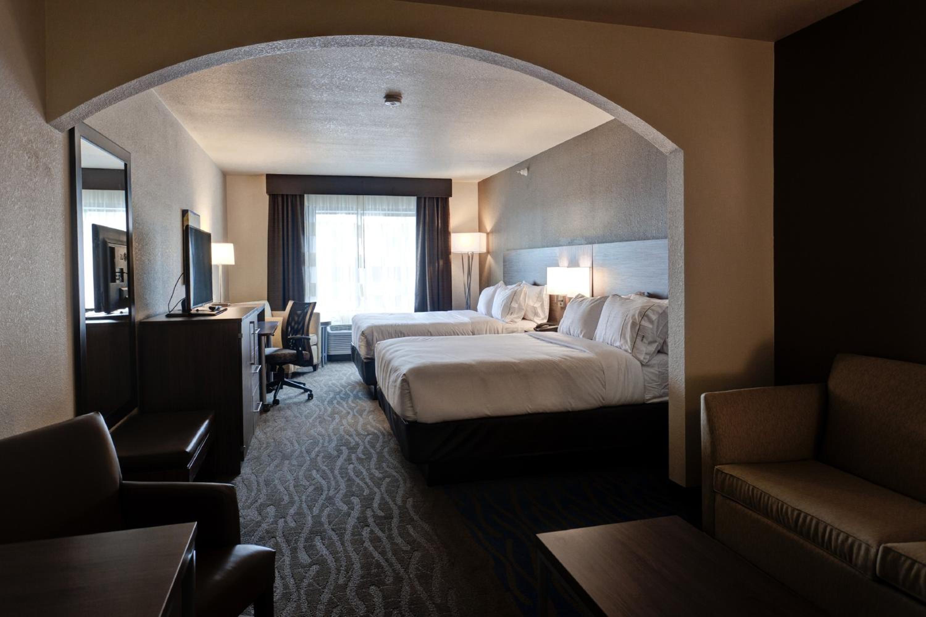 Queen Suite with Two Queen Beds - Communications Accessible