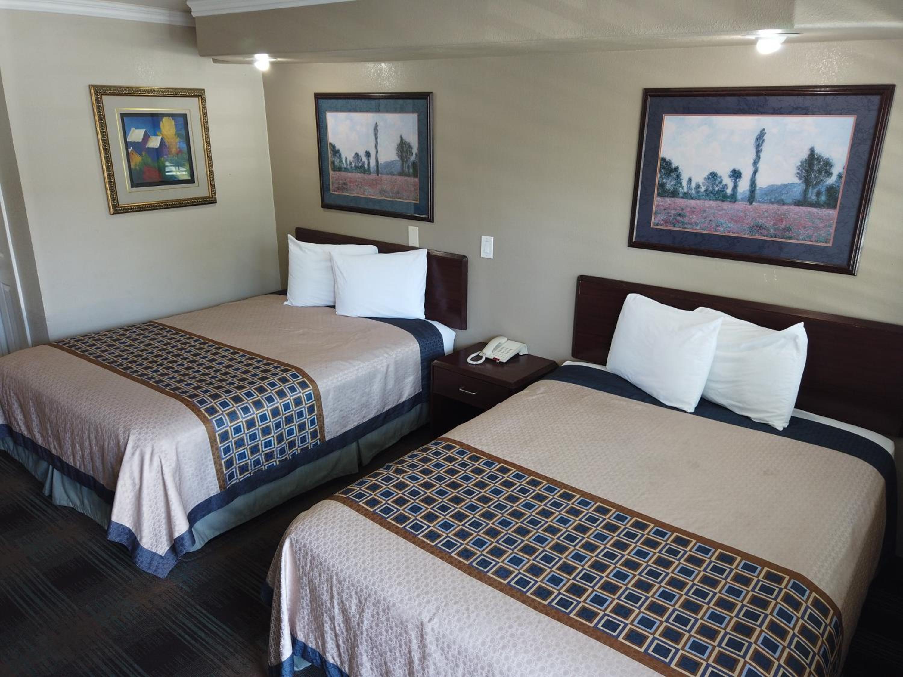 Deluxe Queen Room with Two Queen Beds