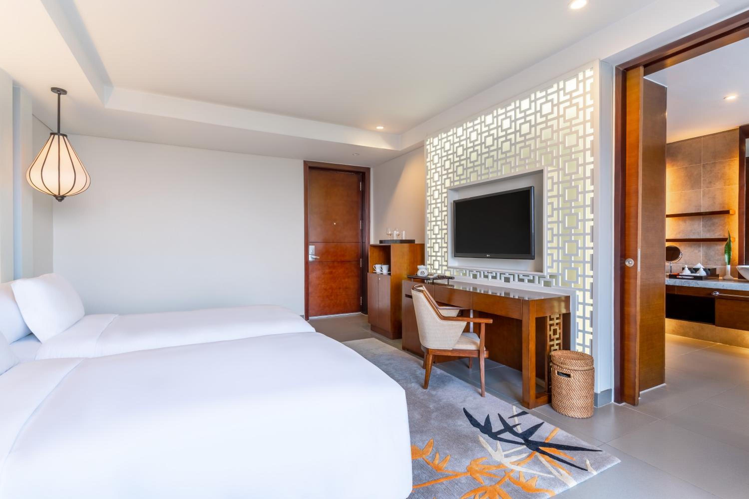 Grand Twin Room with Balcony and Sea View