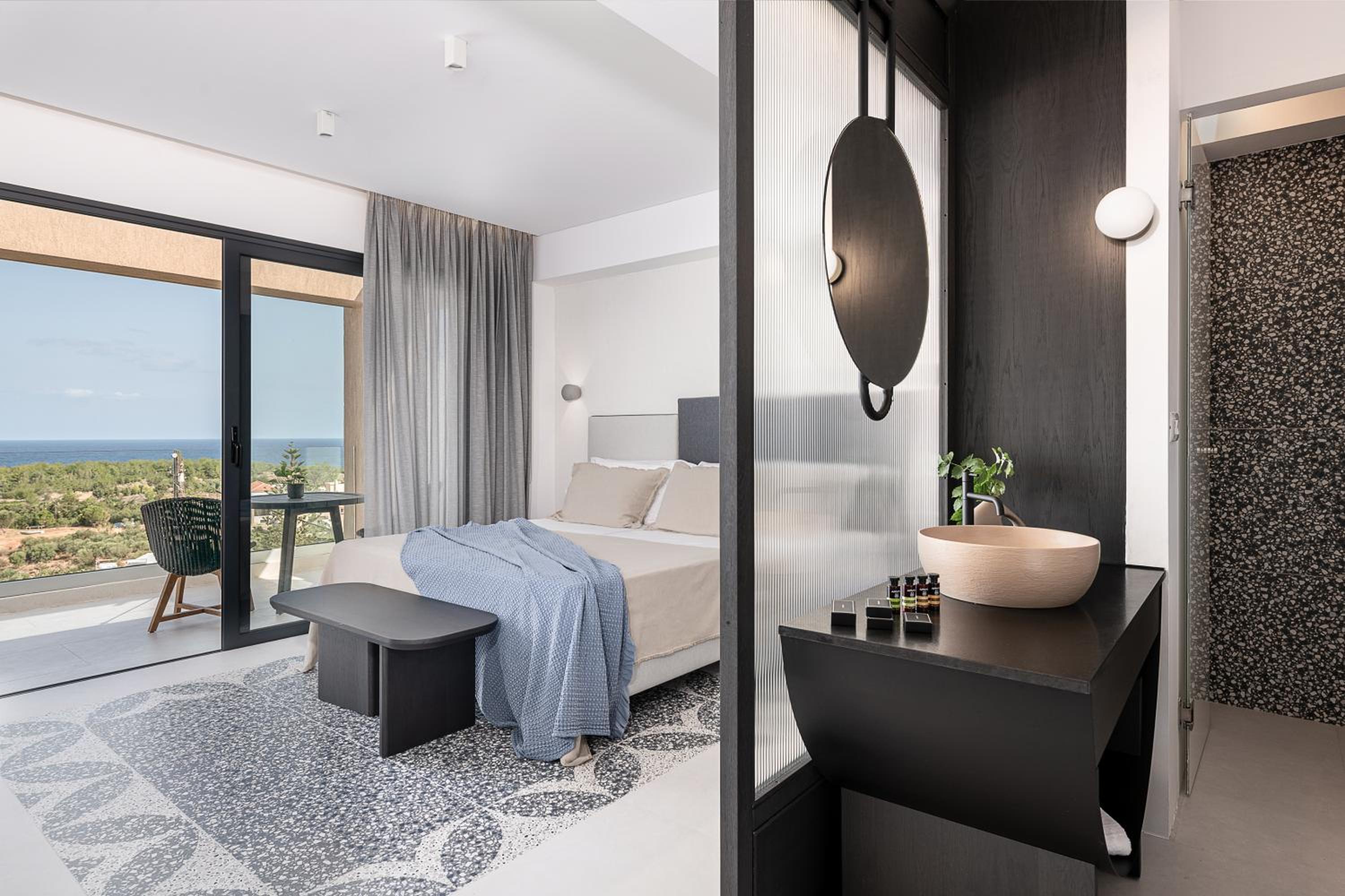 Junior Suite with Jacuzzi & Sea View