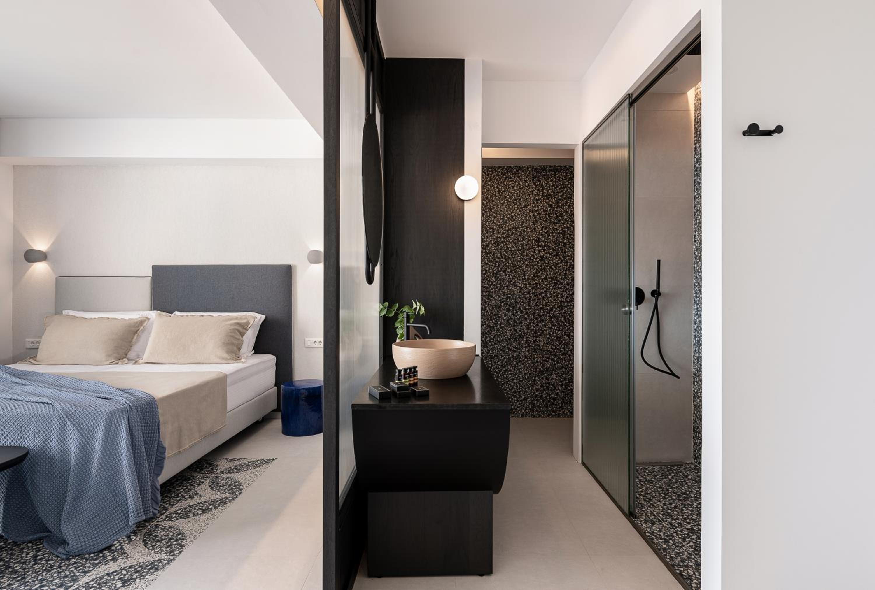 Junior Suite with Jacuzzi & Sea View