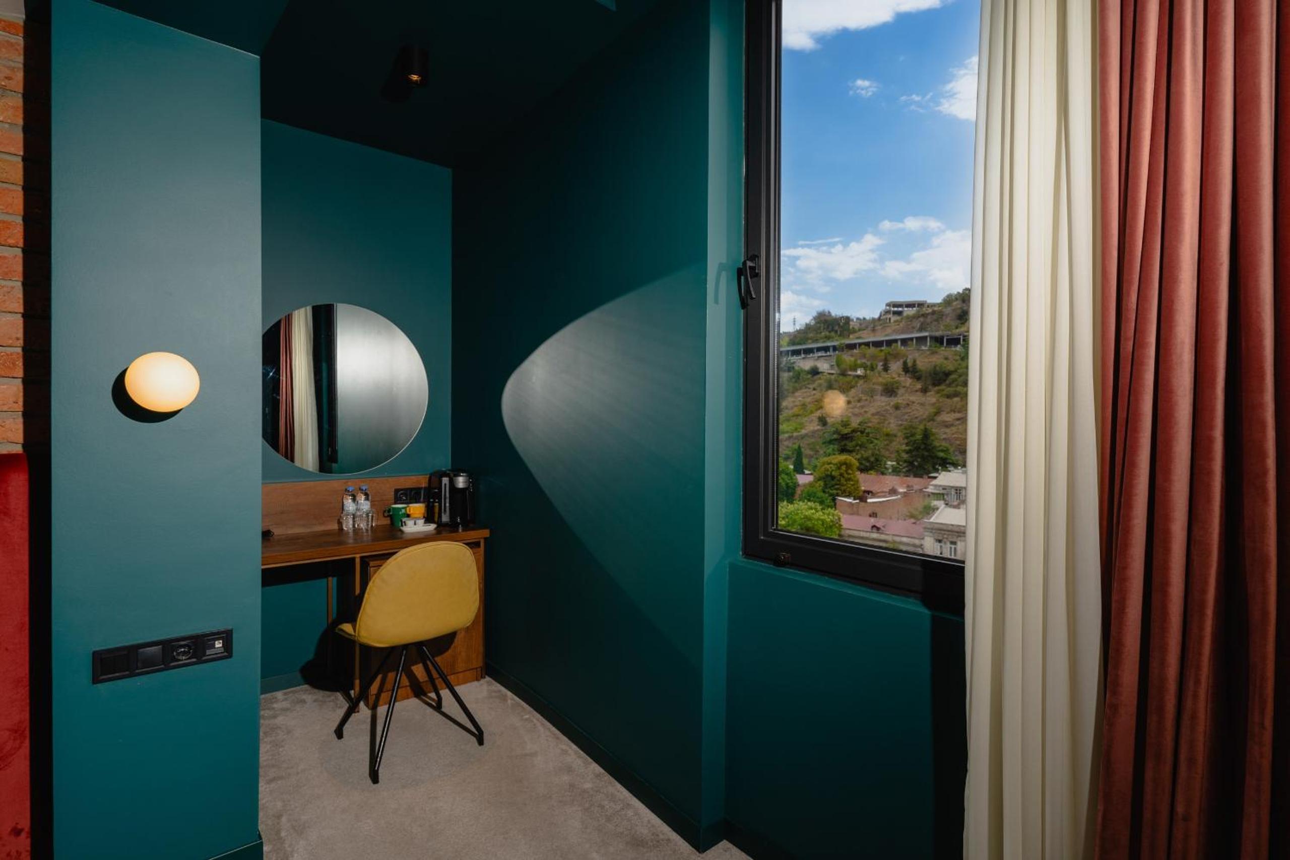 Deluxe Double or Twin Room with Mountain View