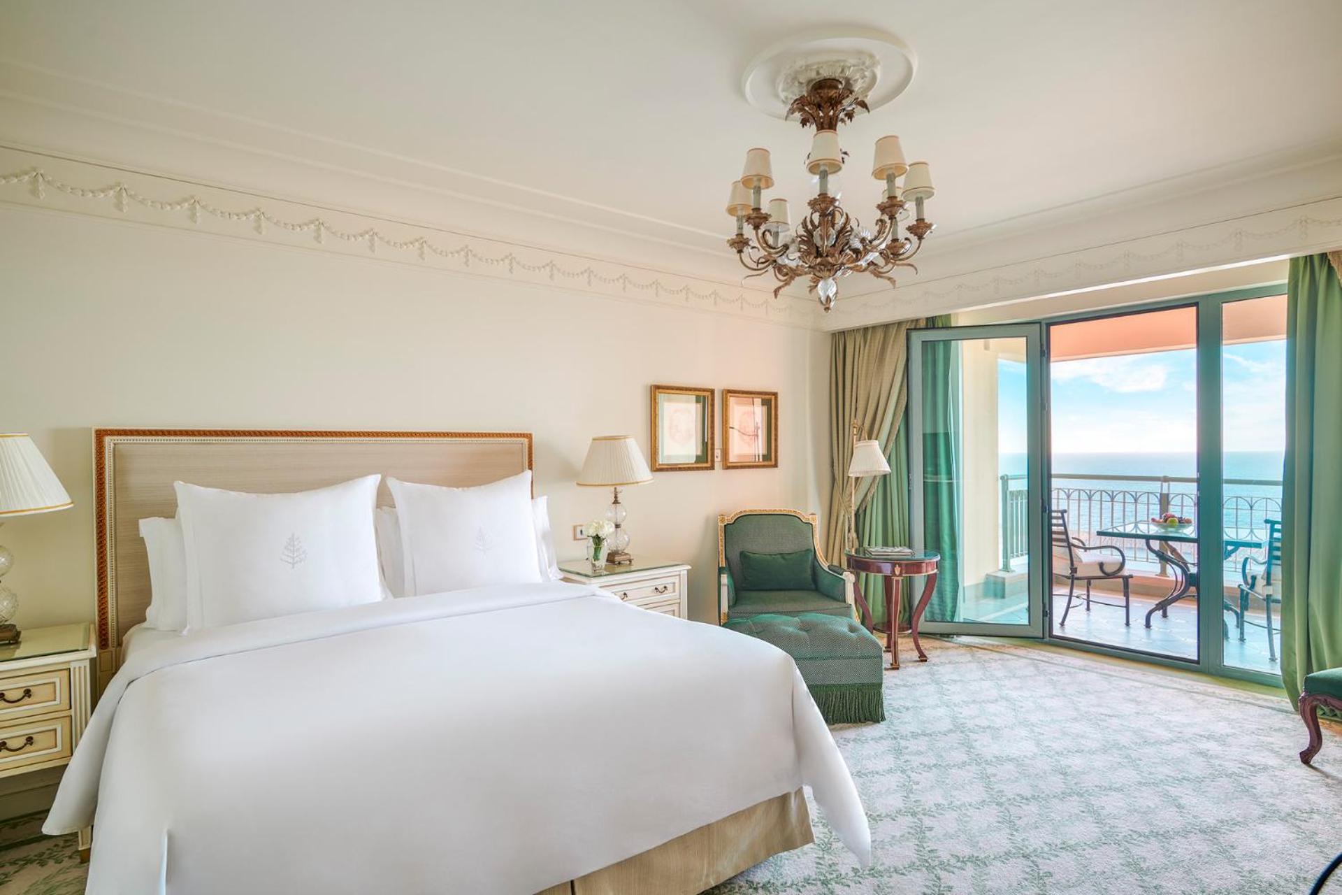 Sea View Suite king bed