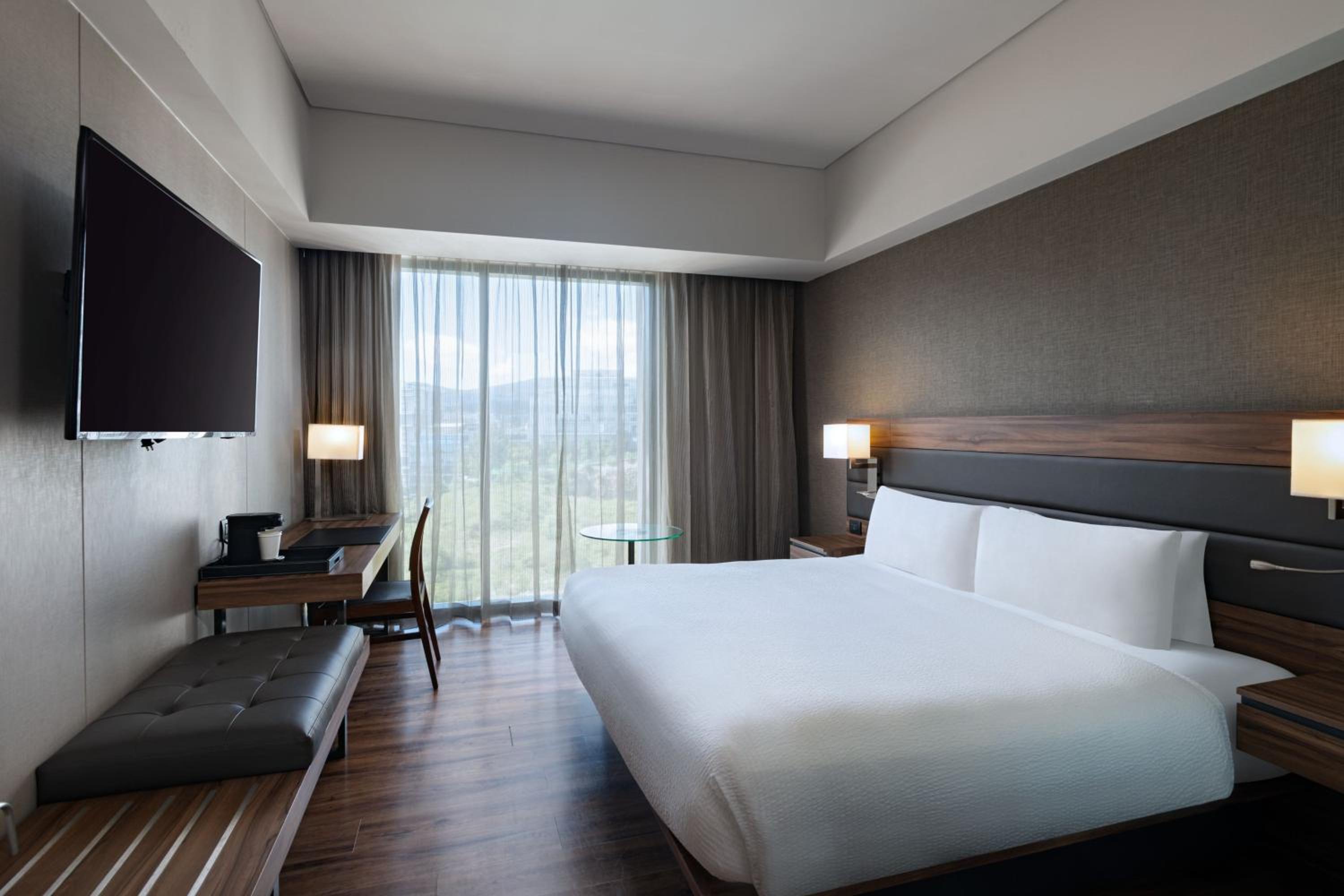 Master Suite, 2 Bedroom Suite