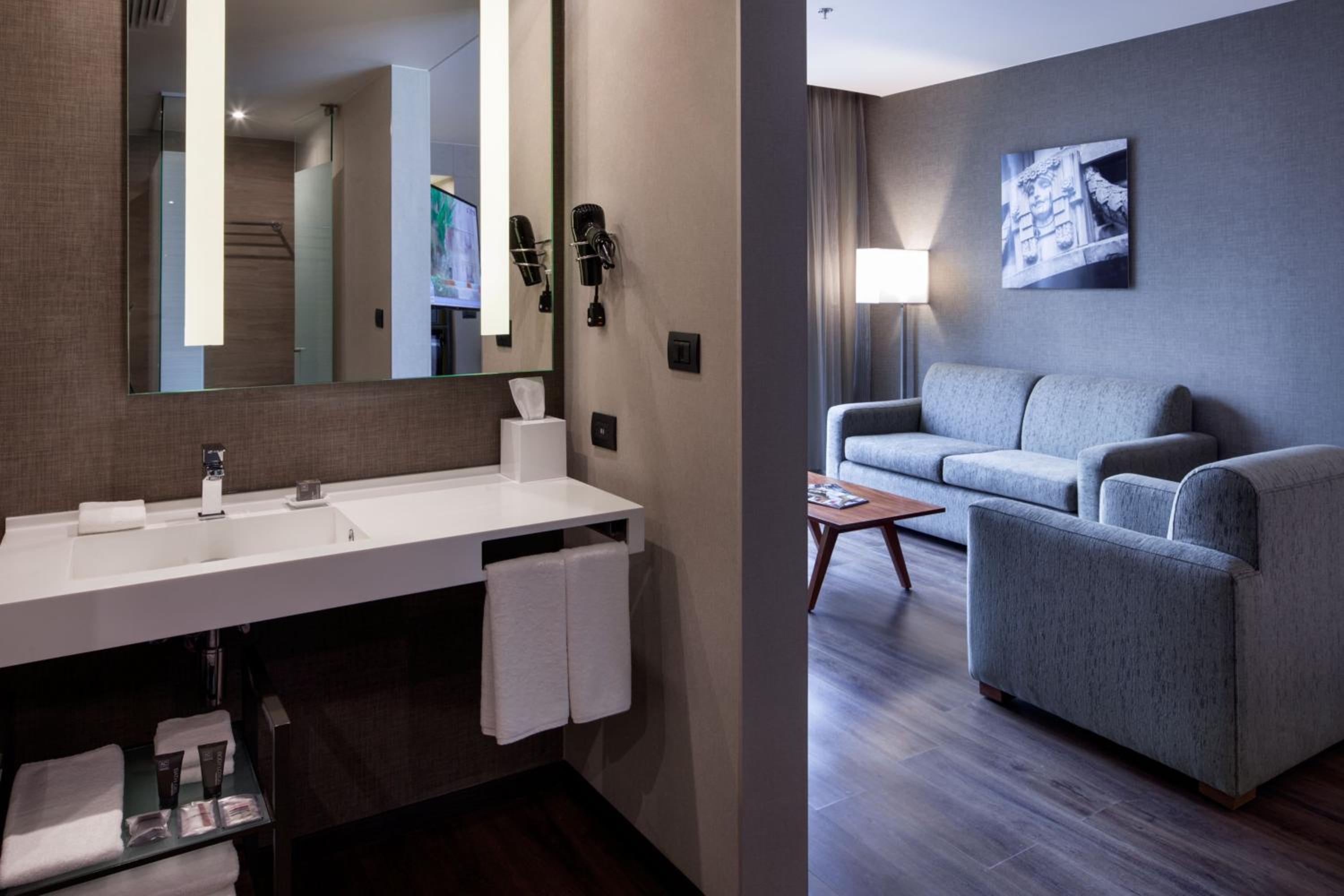 Deluxe Suite with Spa Bath