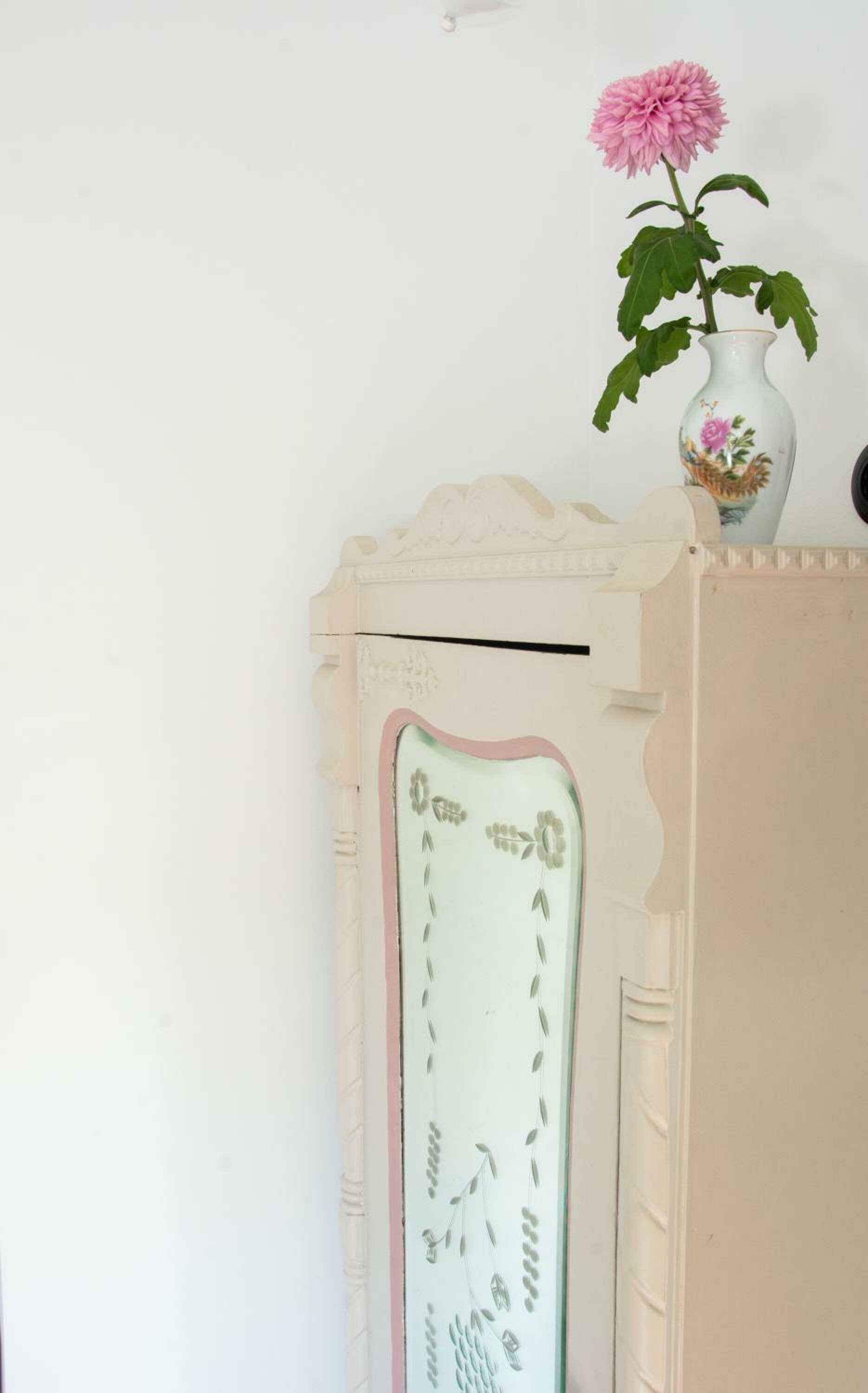 Large Double Room (Tasteless Room)