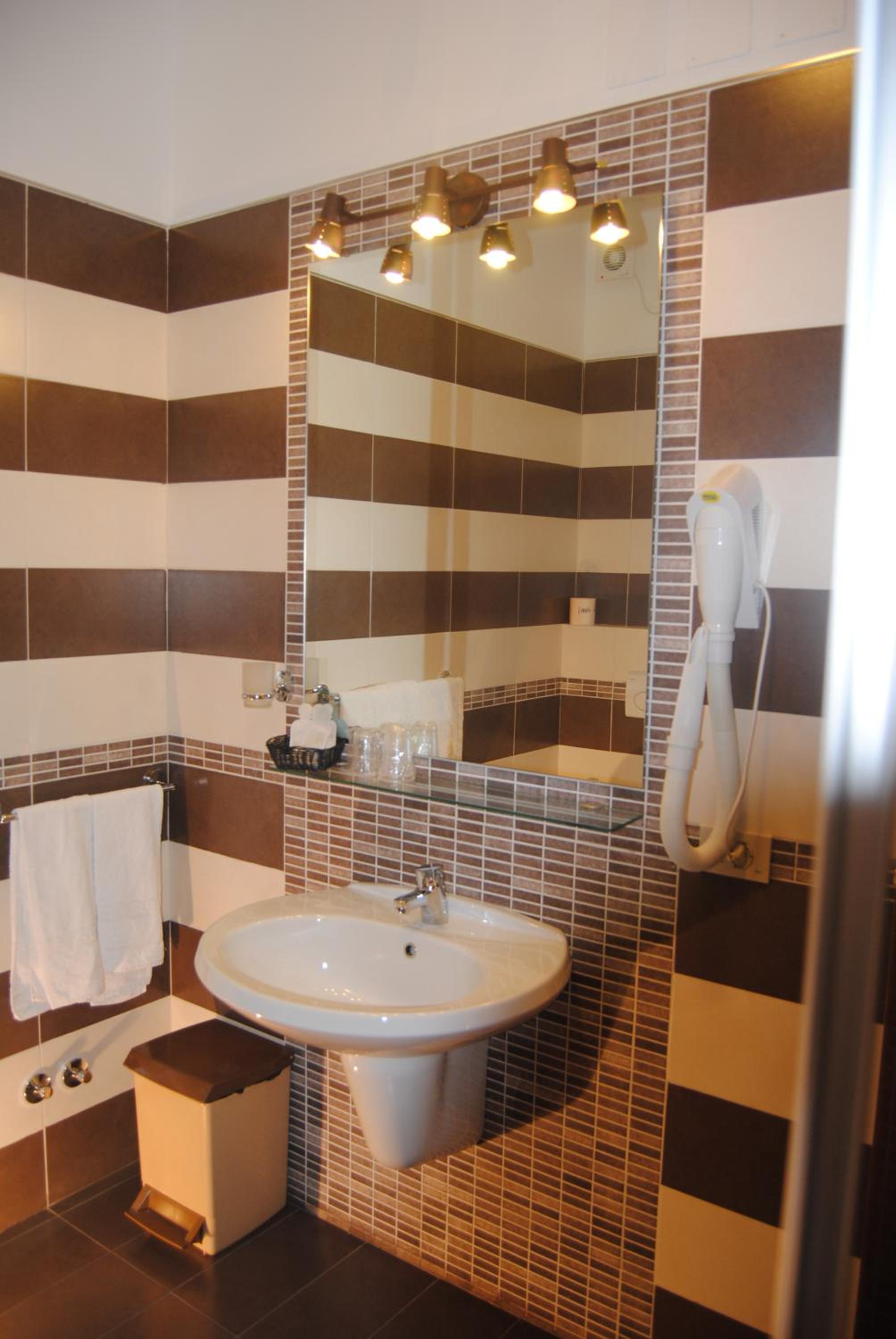 Double or Twin Room with Lateral Sea View