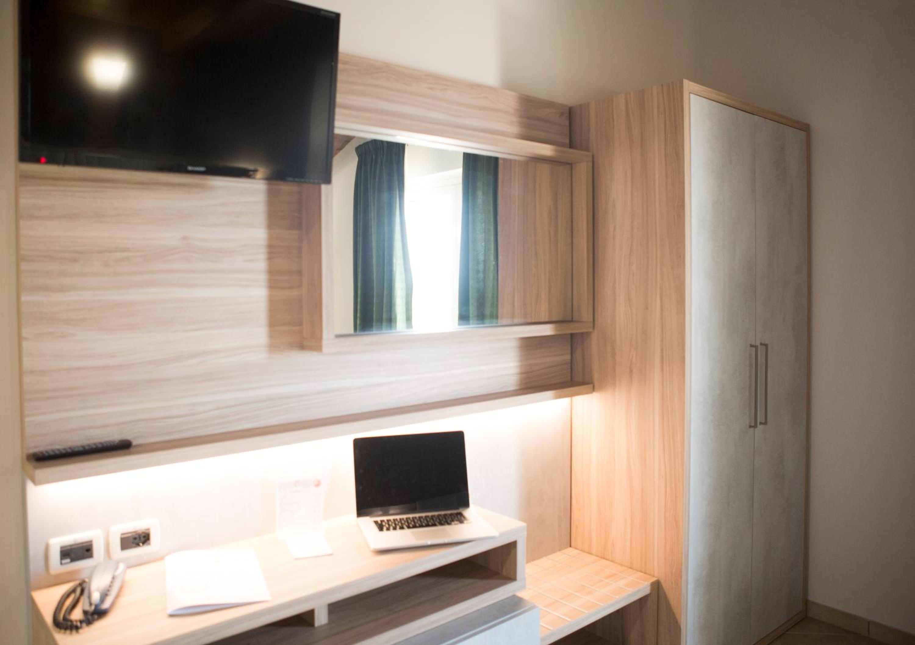 Deluxe Double Room with Balcony and Sea View