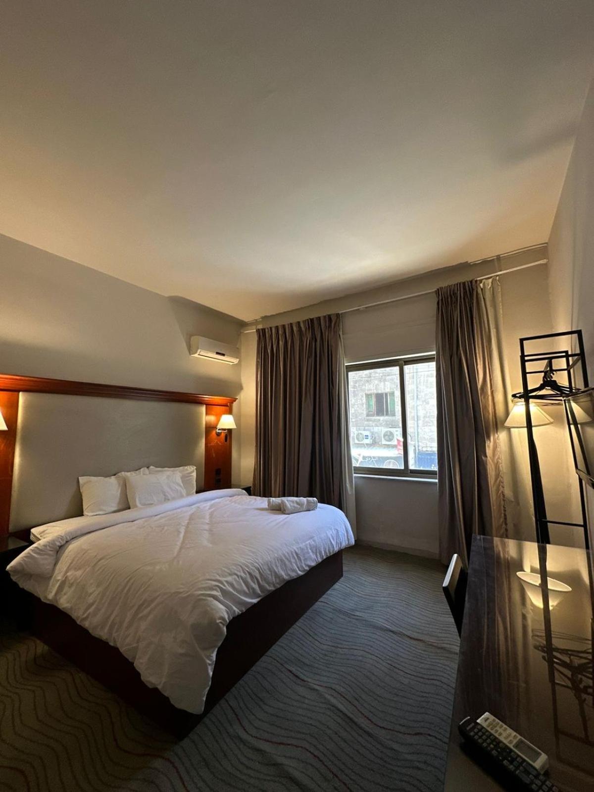 Deluxe Double or Twin Room with City View