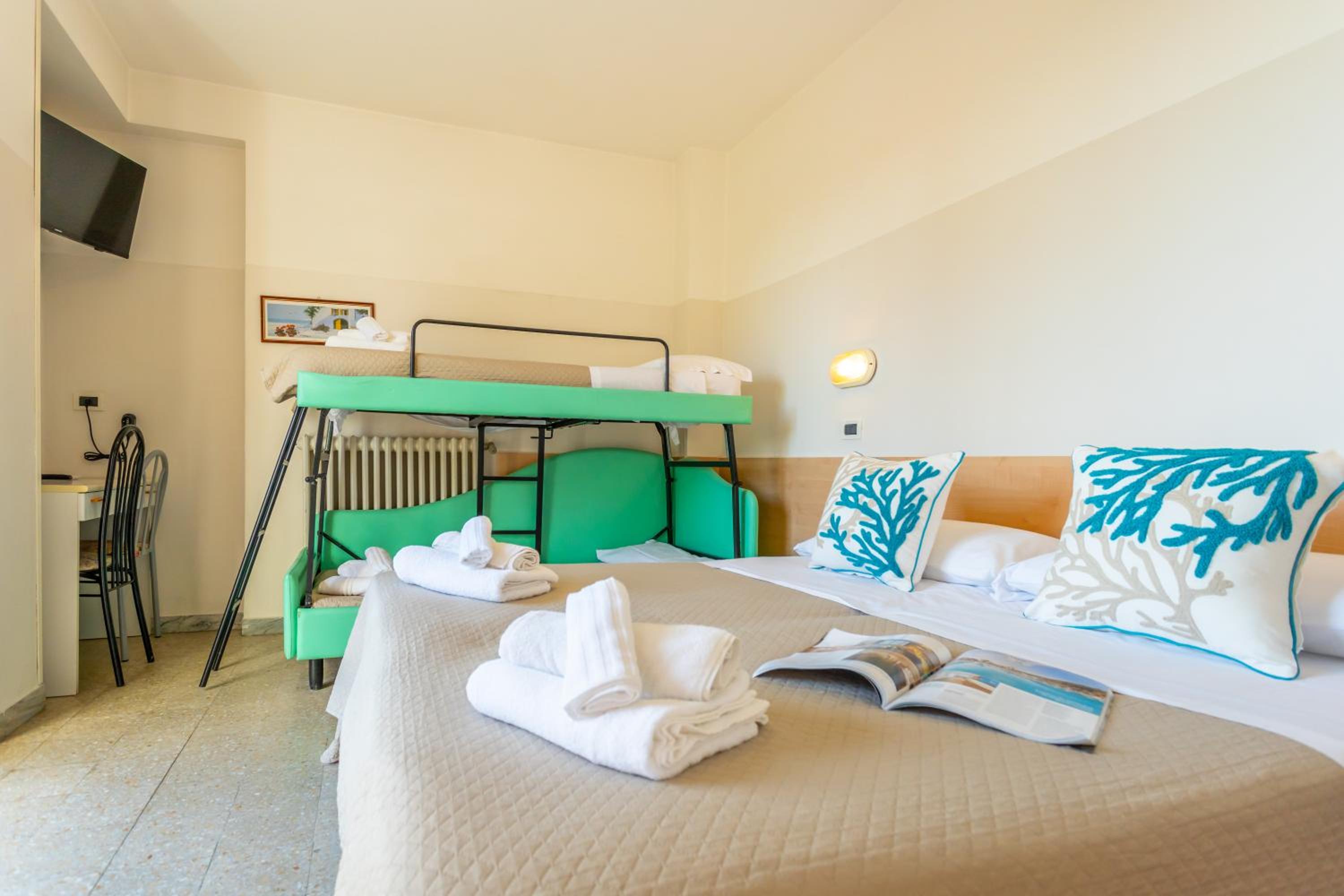 Quadruple Room with Sea View