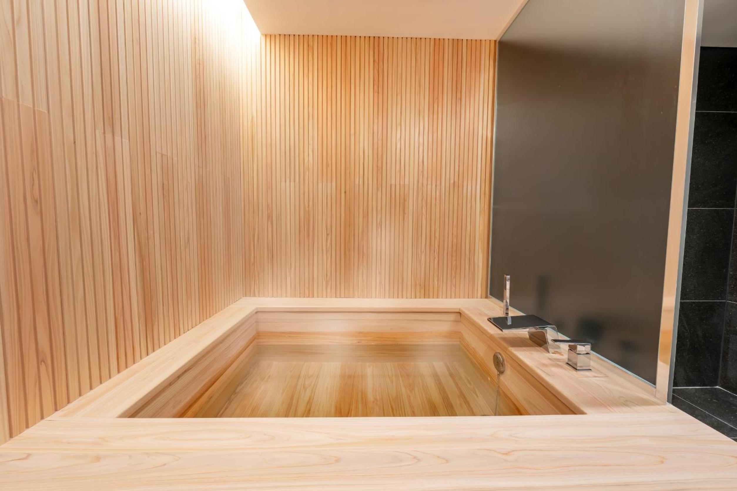 Queen Room with Spa Bath