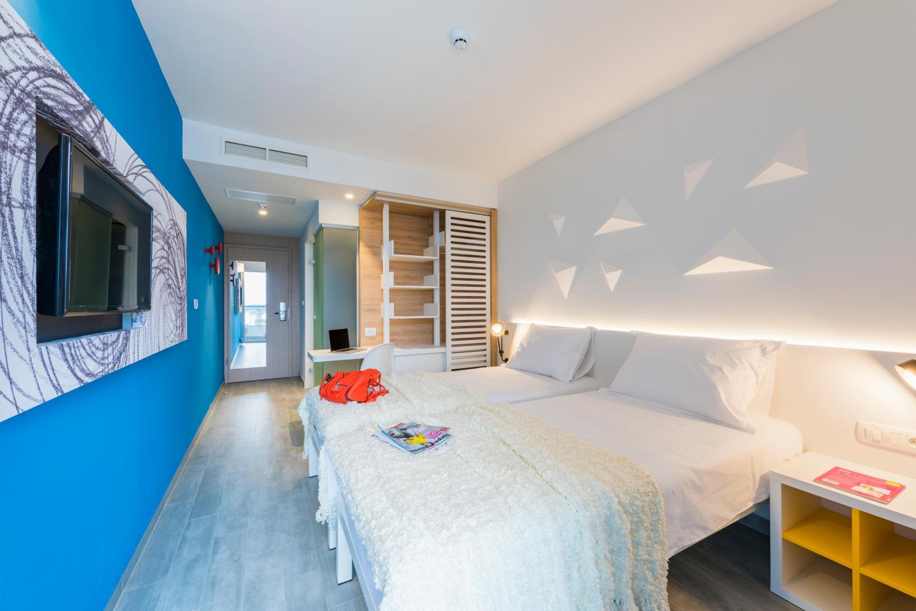 Double Room with Balcony and Park View
