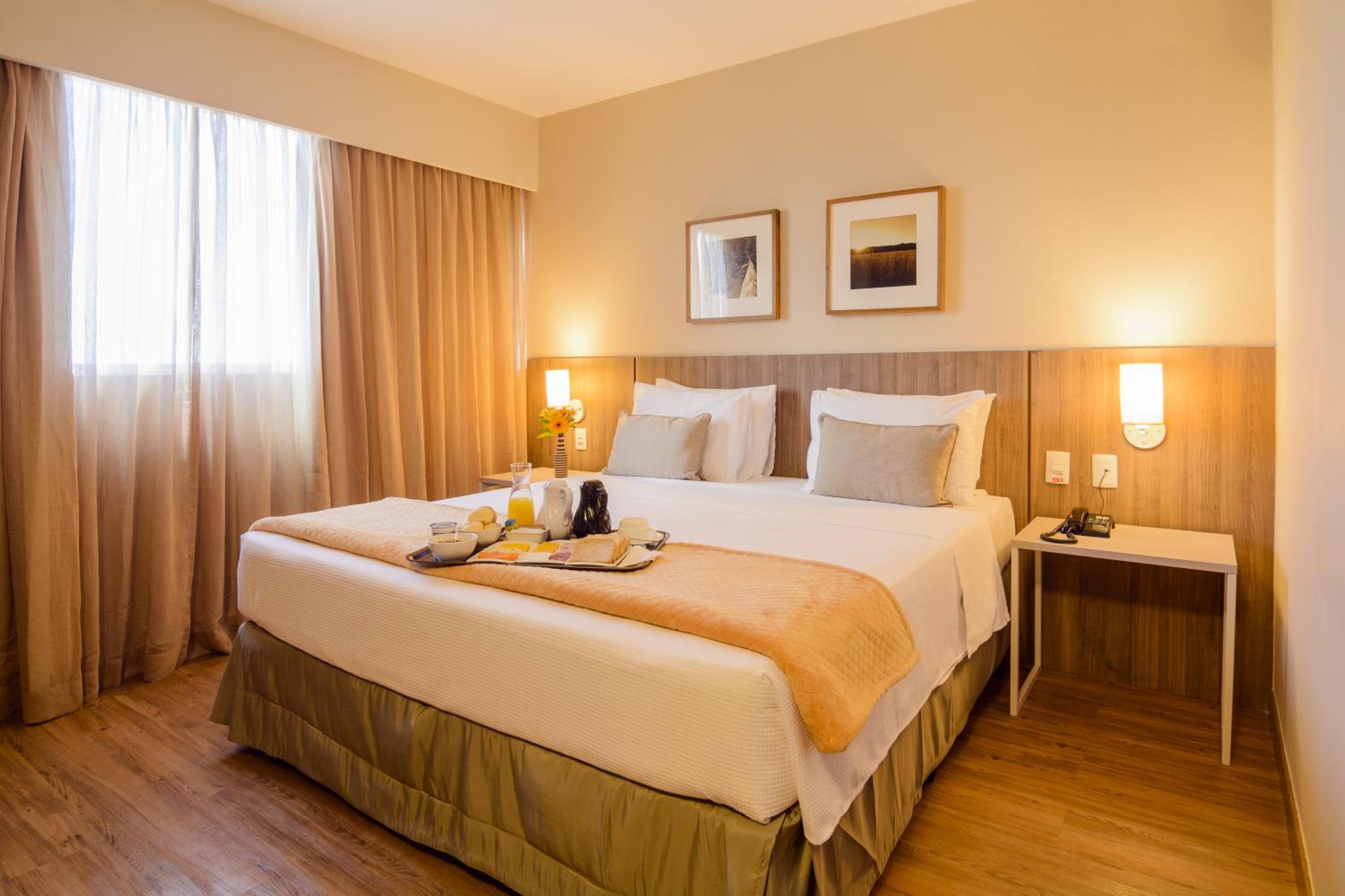 Standard Double - 1 Queen Bed