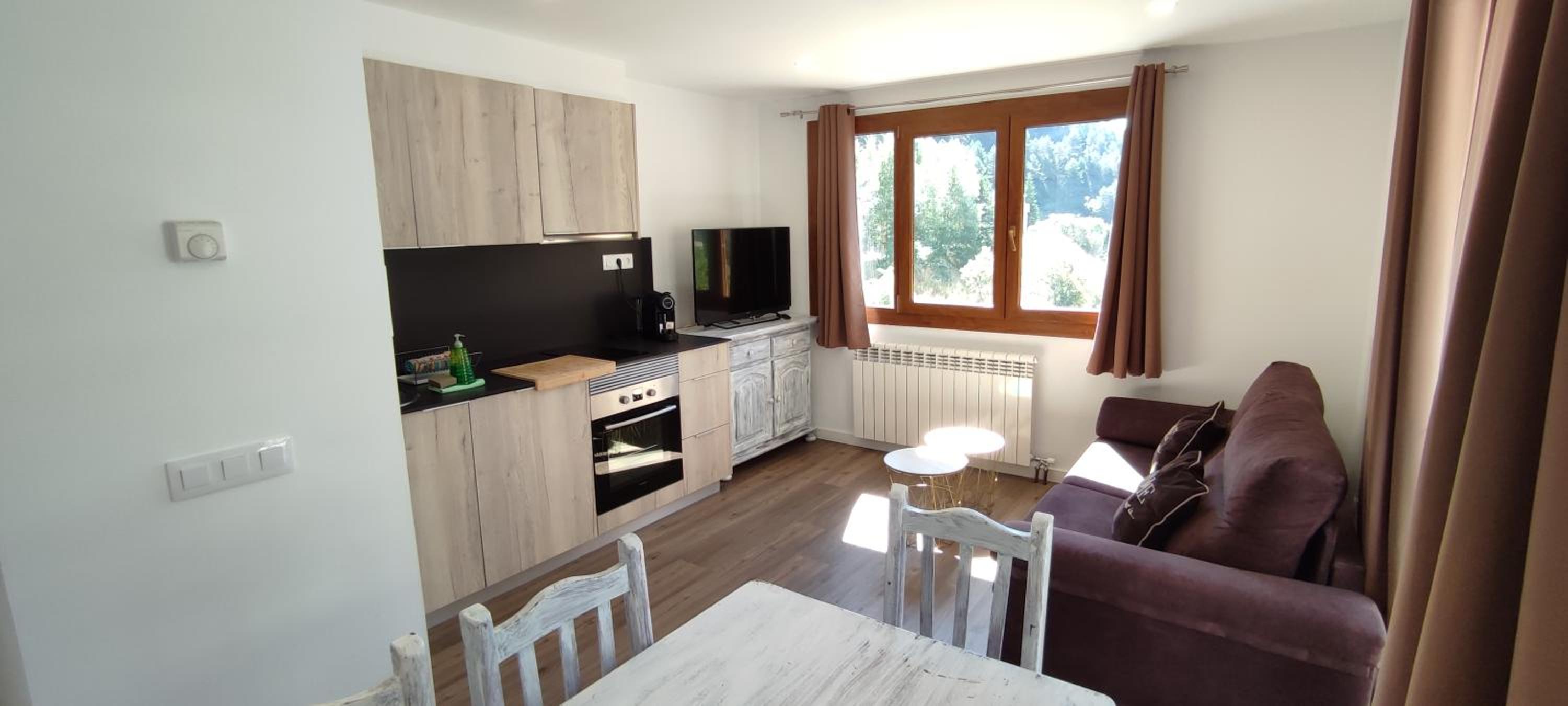 Two Bedroom Apartment with Terrace and Mountain View