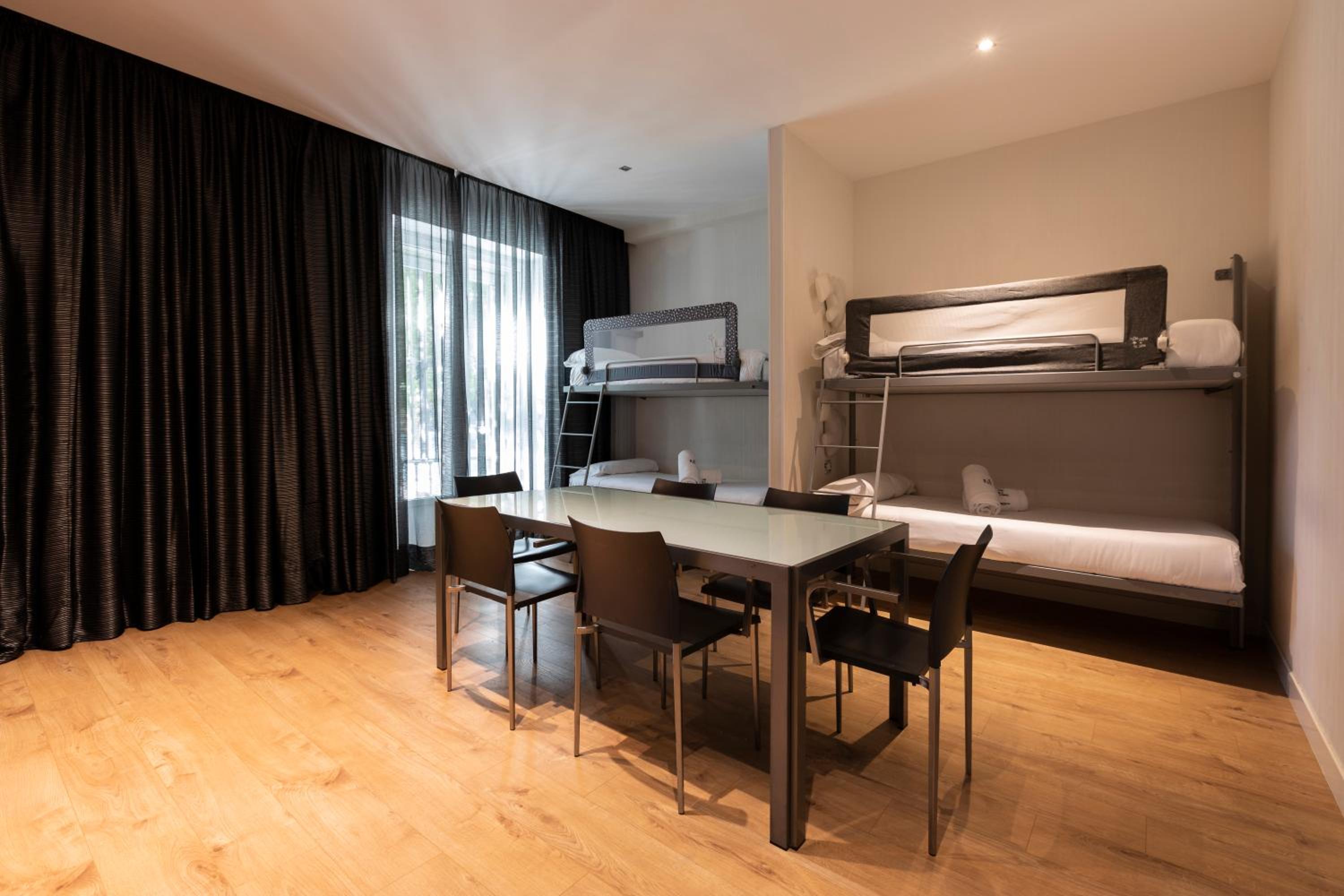 Apartment (6 Adults)