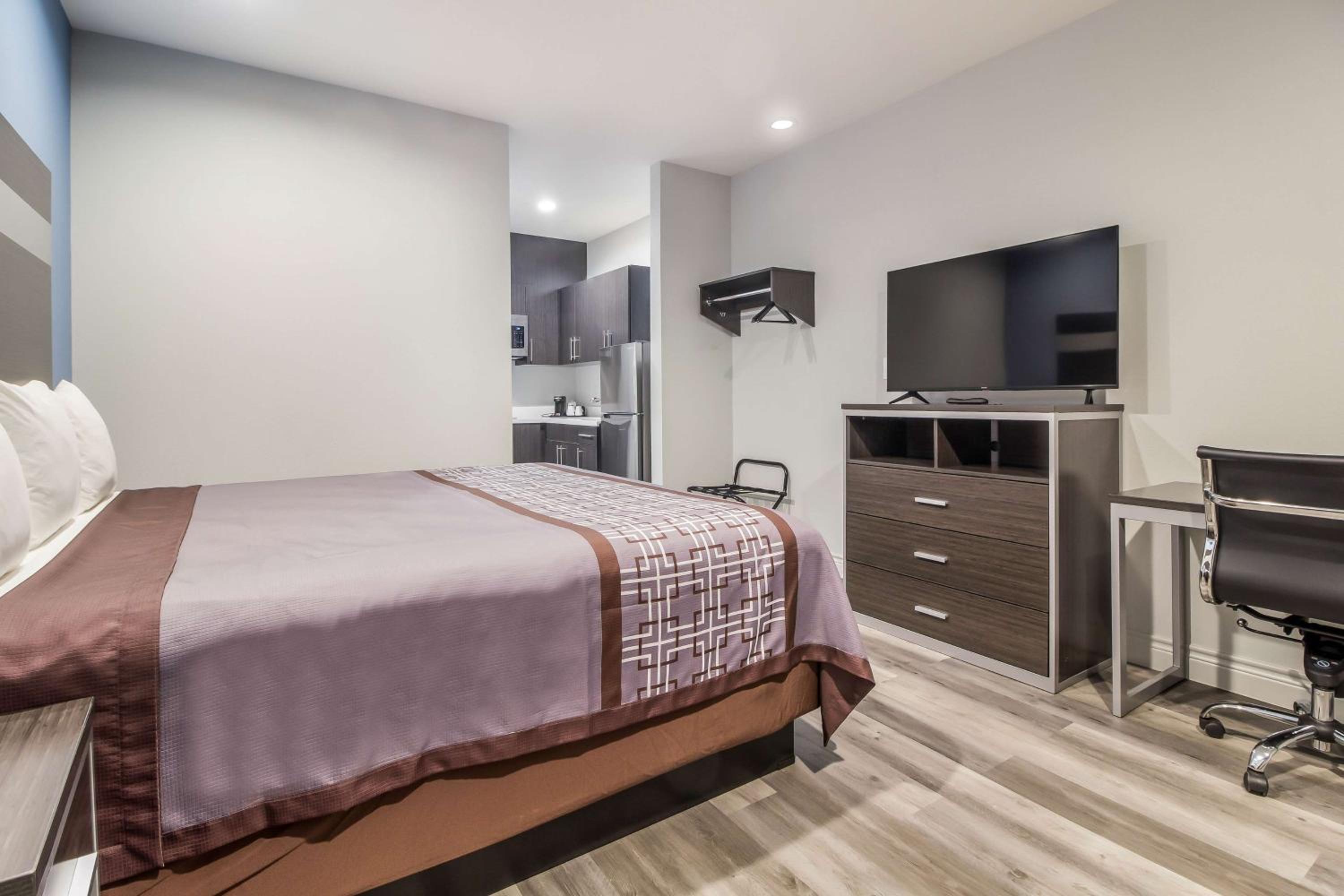 King Room - Non-Smoking