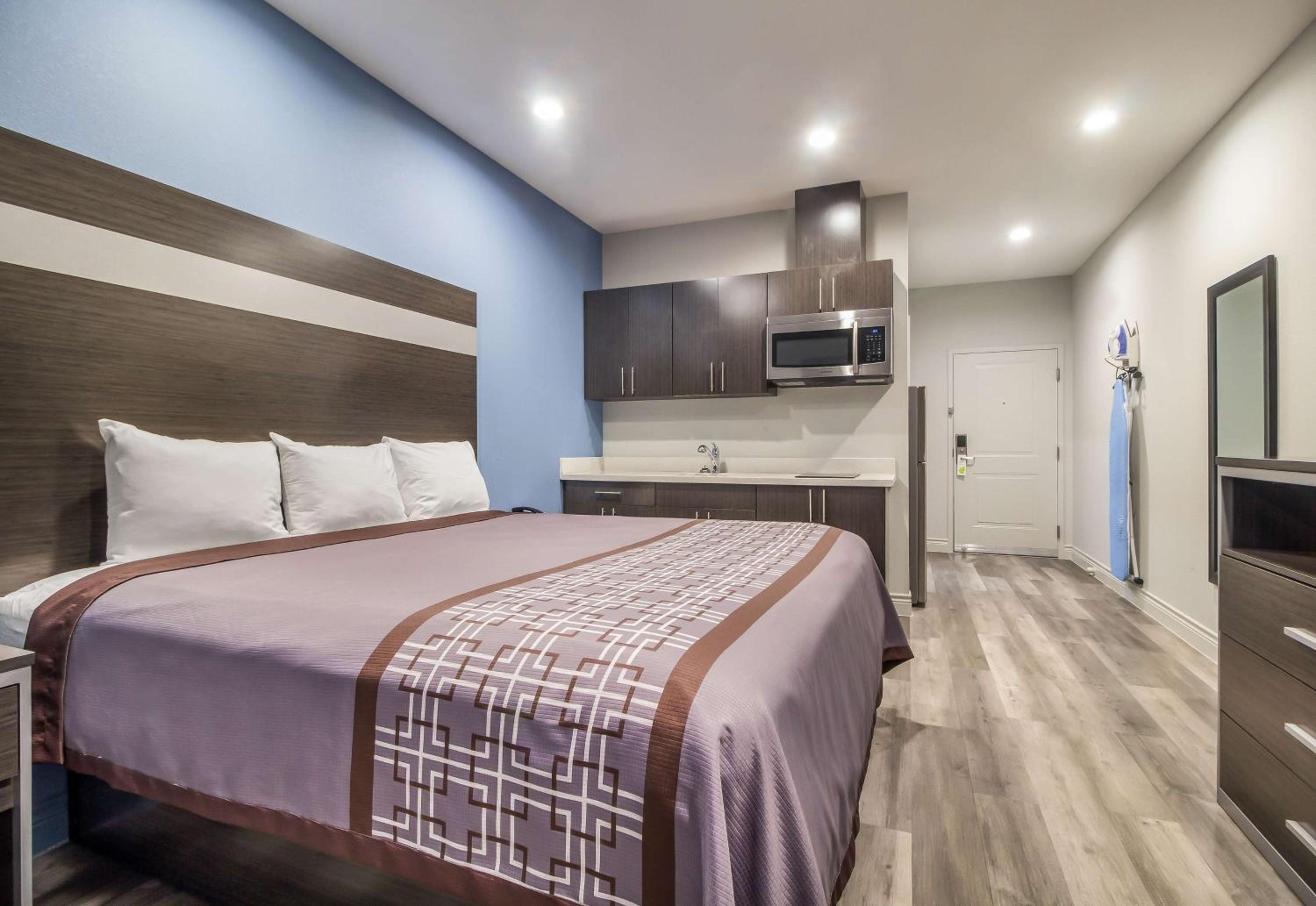 King Room - Non-Smoking